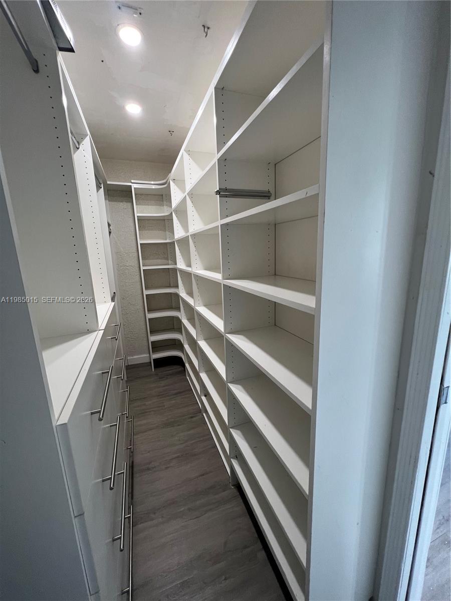 STIRLING LAKE - Residential