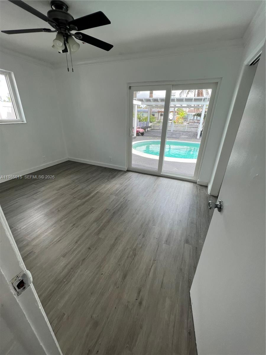 STIRLING LAKE - Residential
