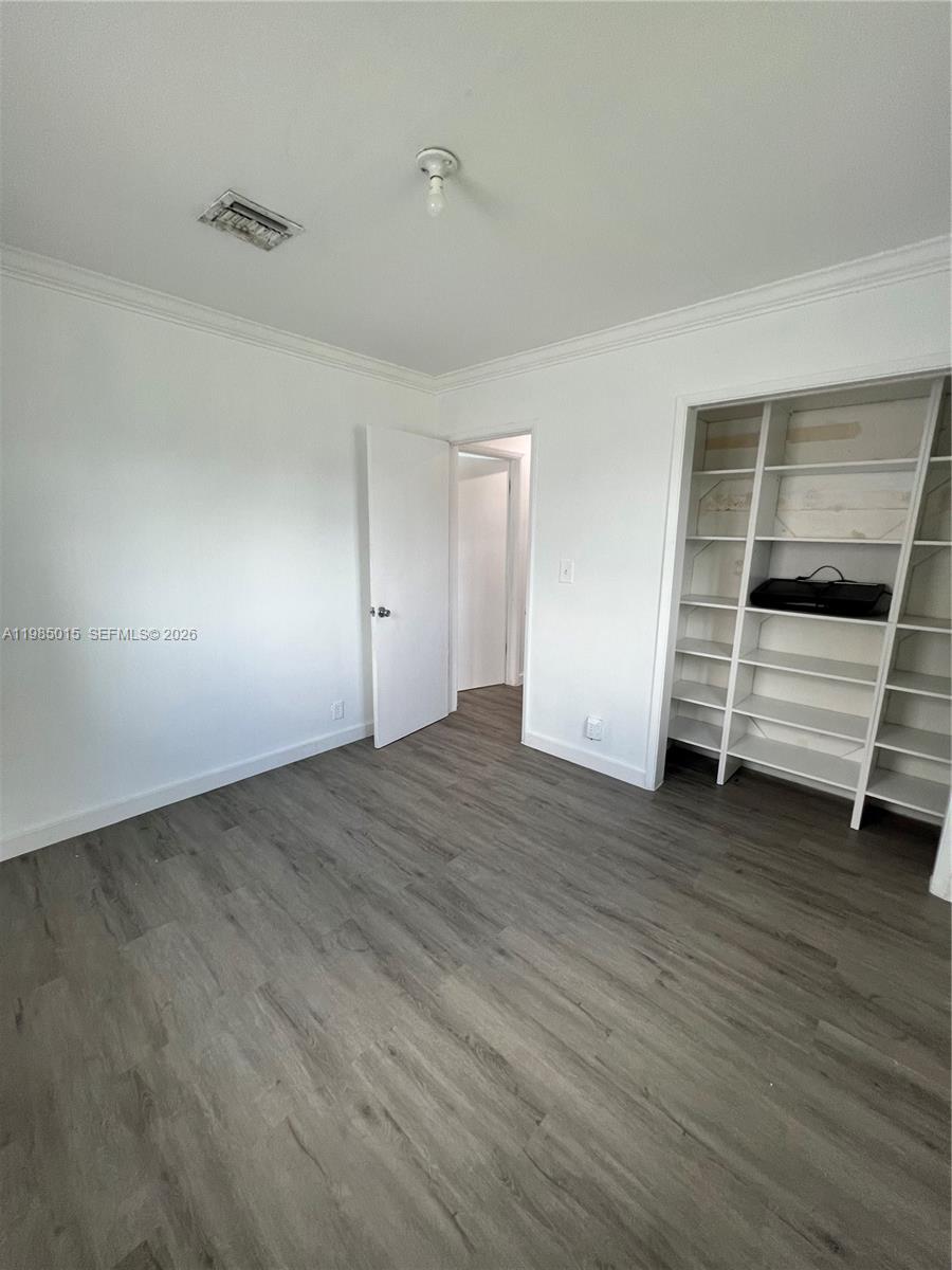 STIRLING LAKE - Residential