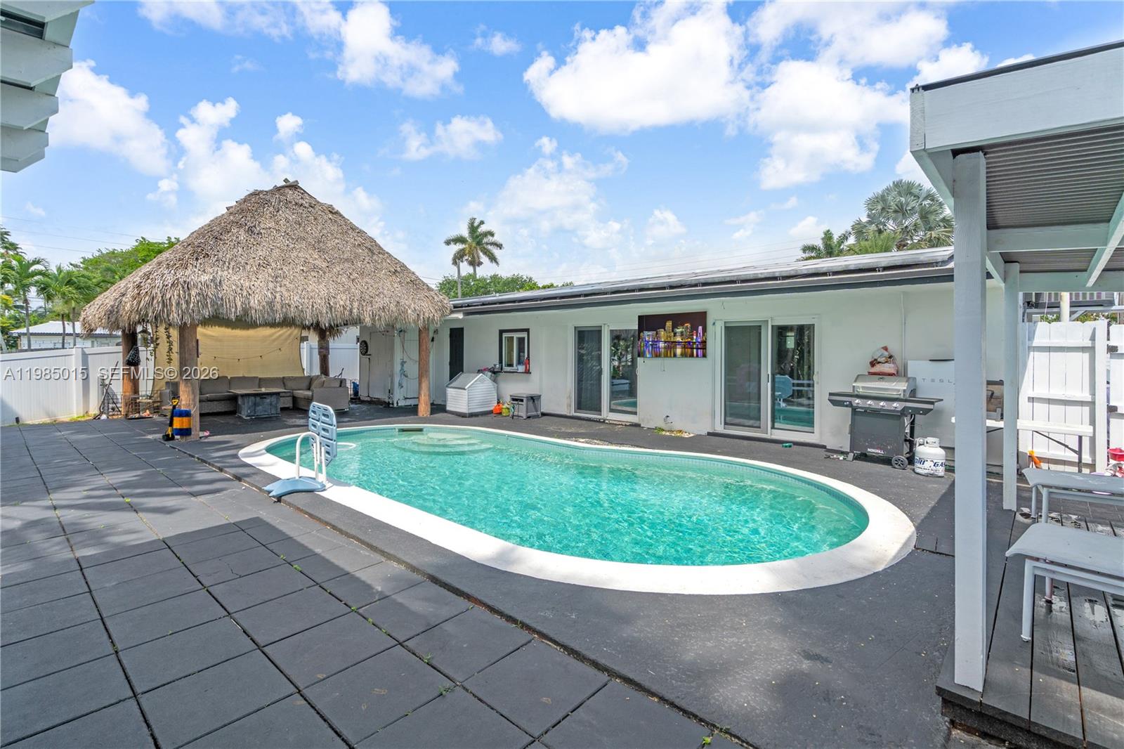 STIRLING LAKE - Residential