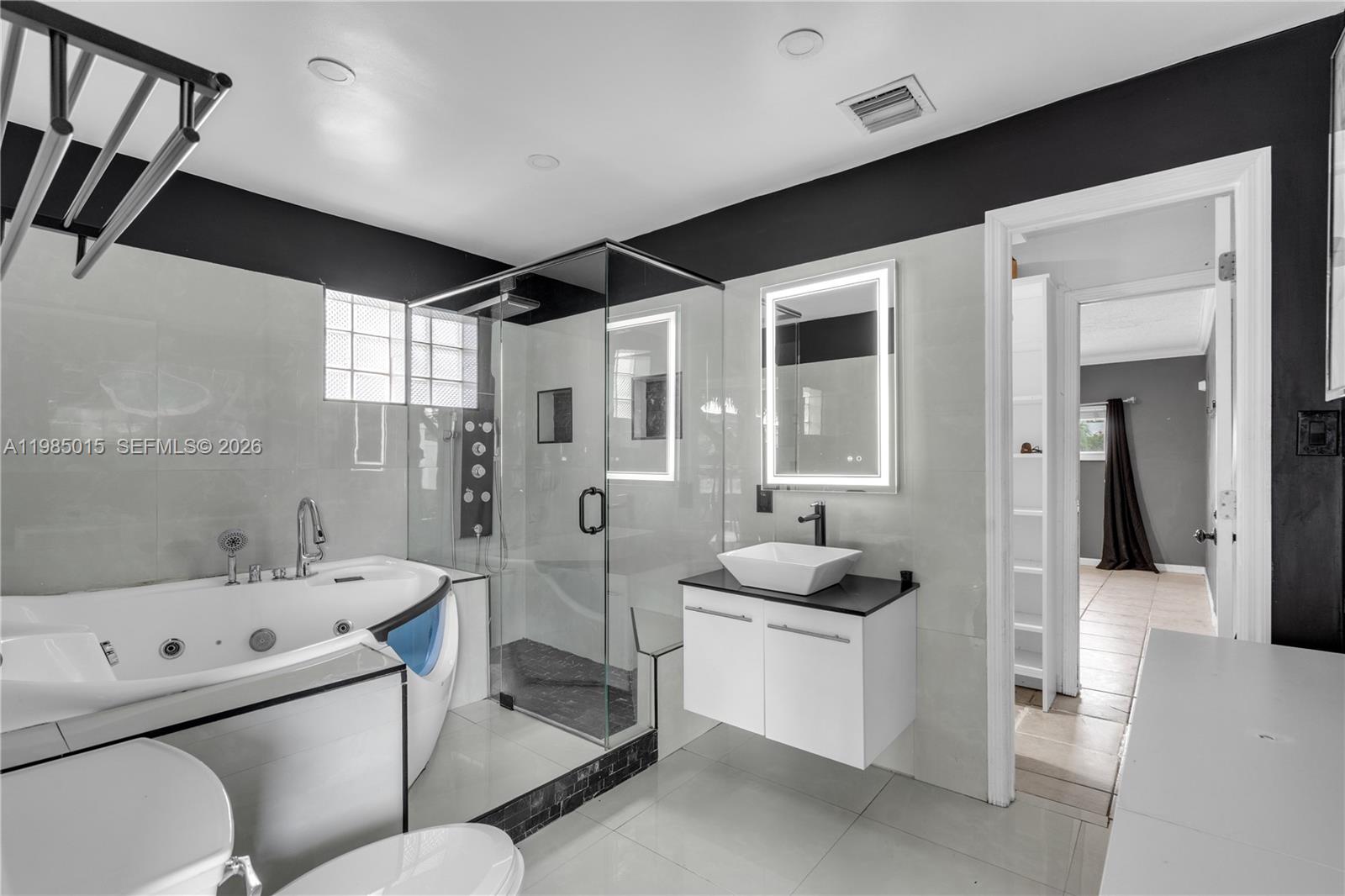 STIRLING LAKE - Residential