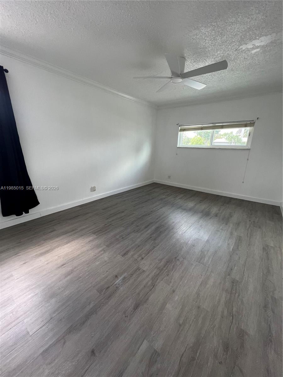 STIRLING LAKE - Residential