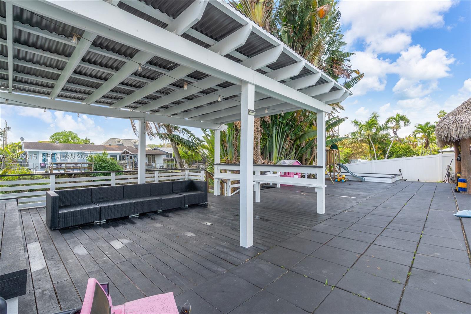 STIRLING LAKE - Residential