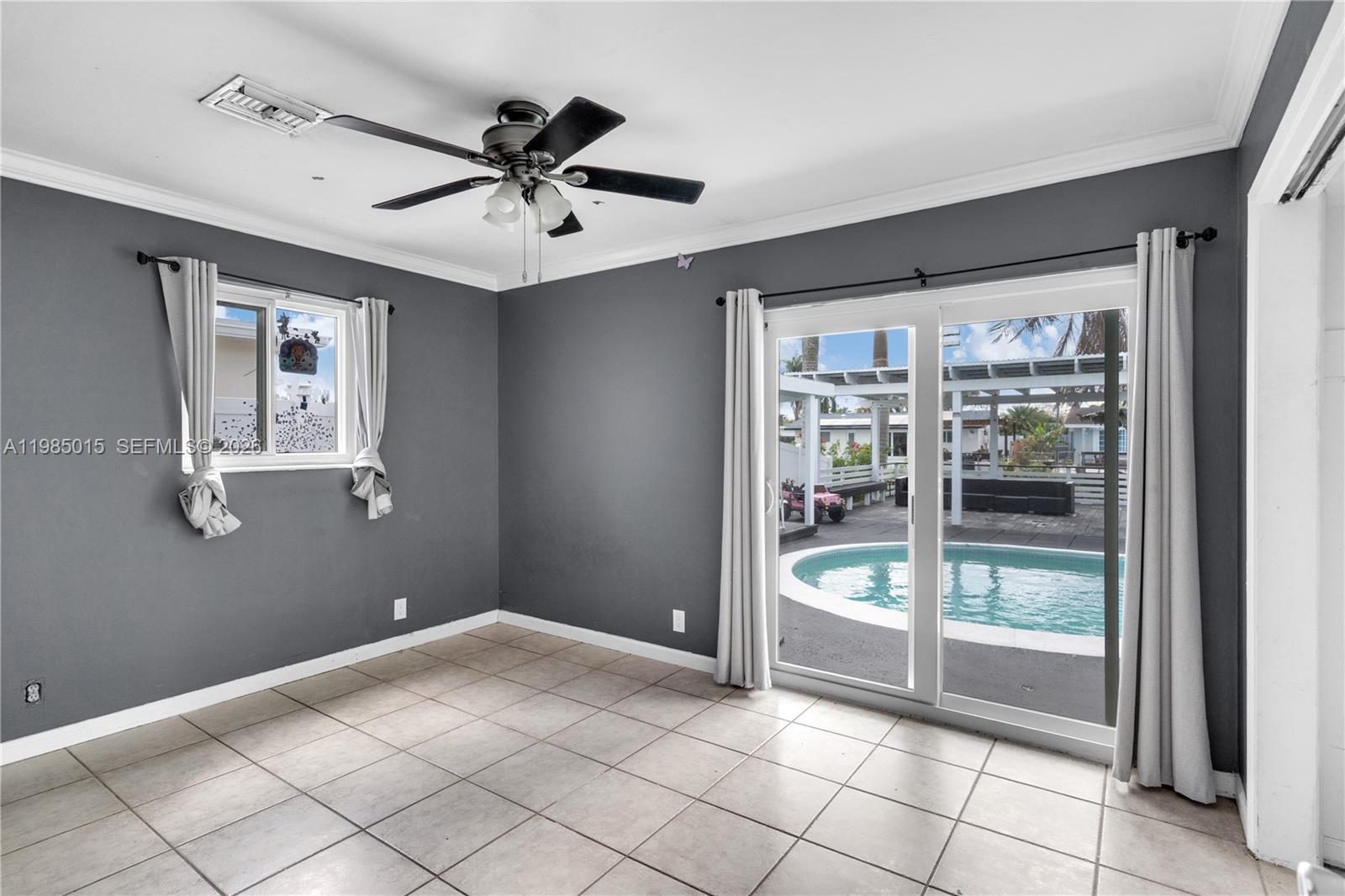 STIRLING LAKE - Residential