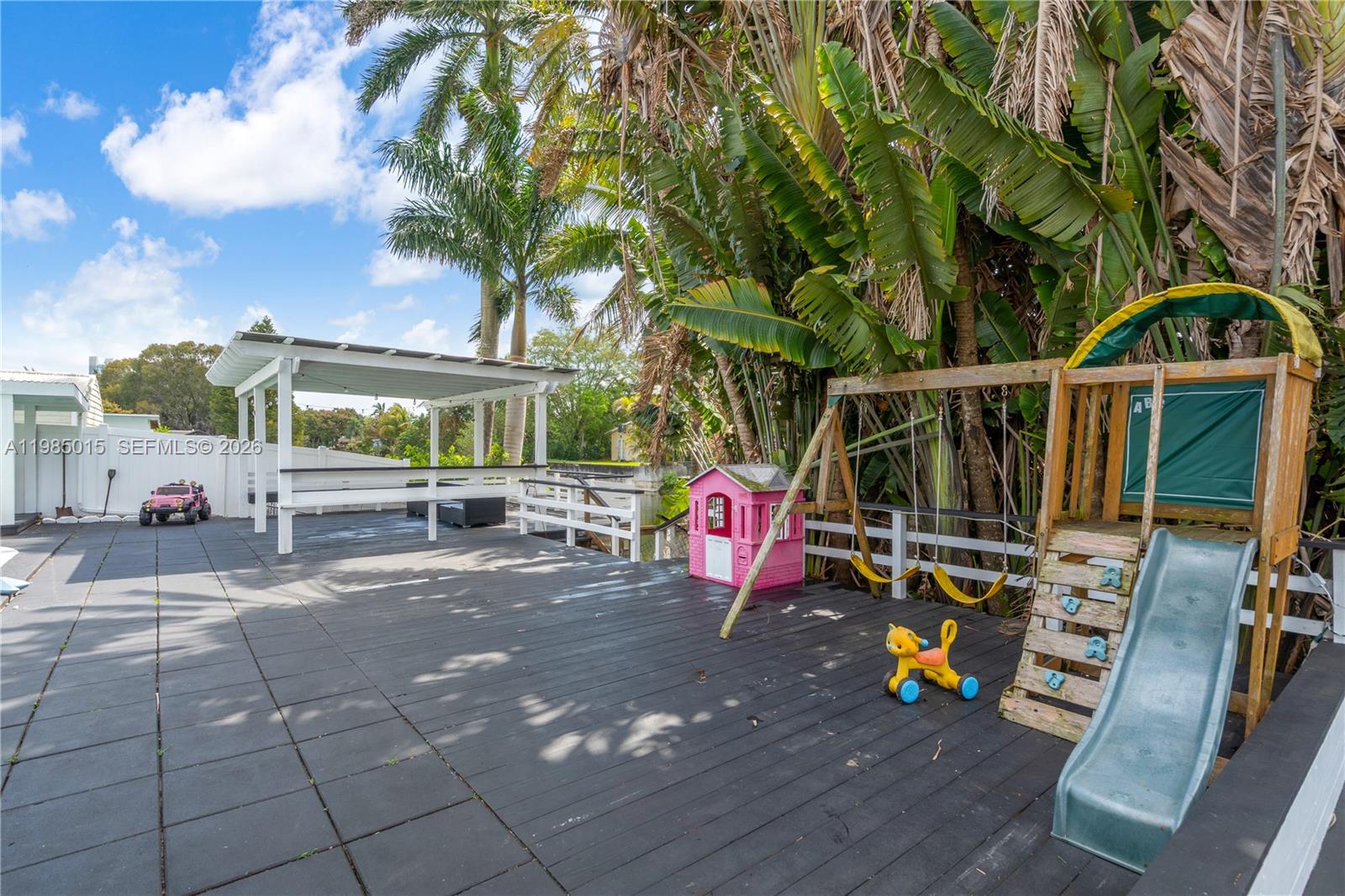 STIRLING LAKE - Residential