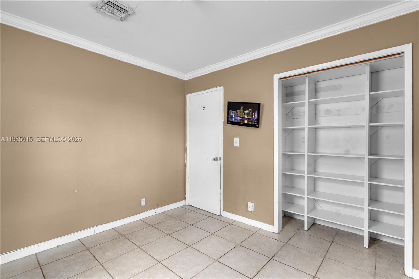 STIRLING LAKE - Residential