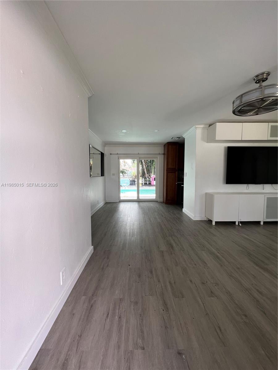 STIRLING LAKE - Residential