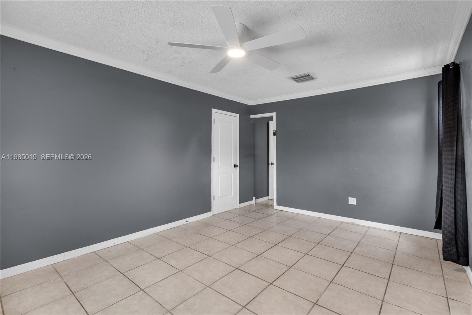 STIRLING LAKE - Residential