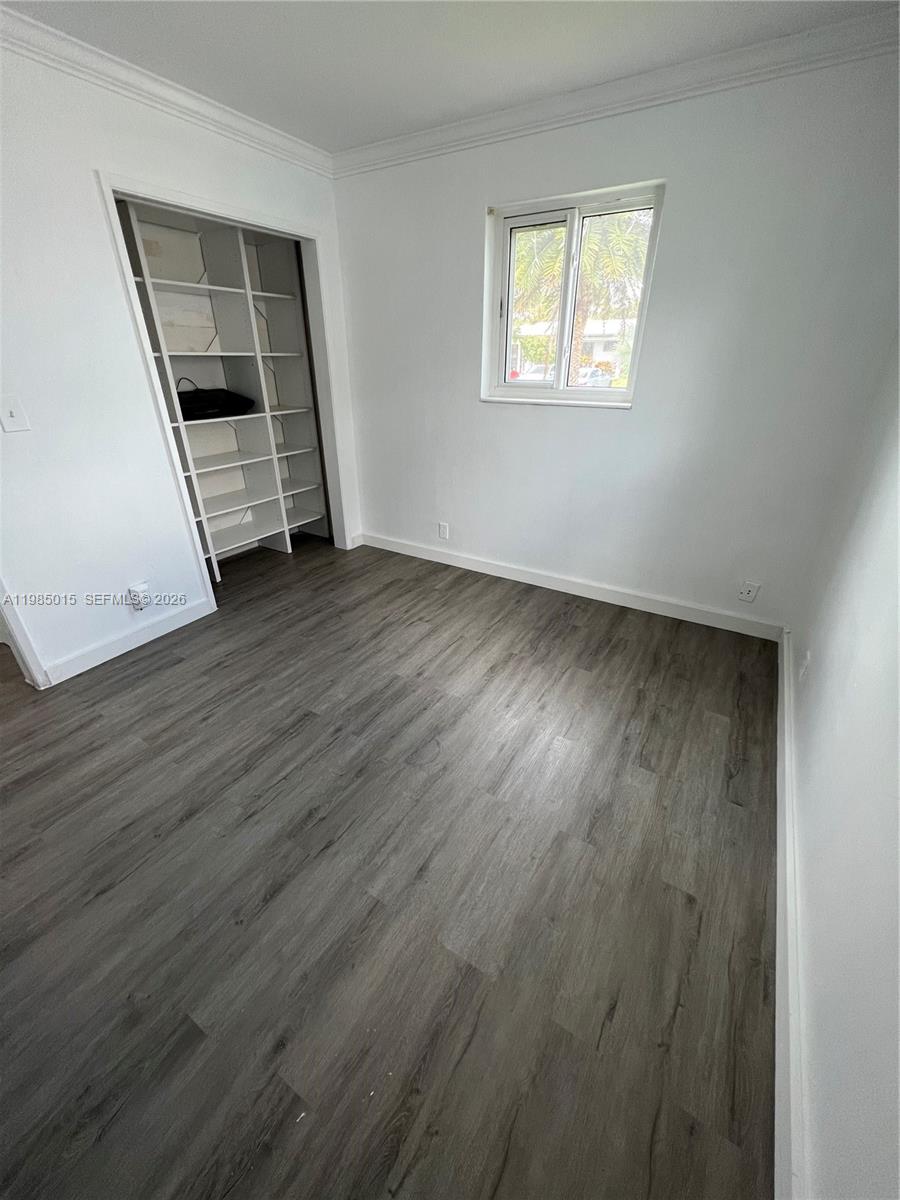 STIRLING LAKE - Residential