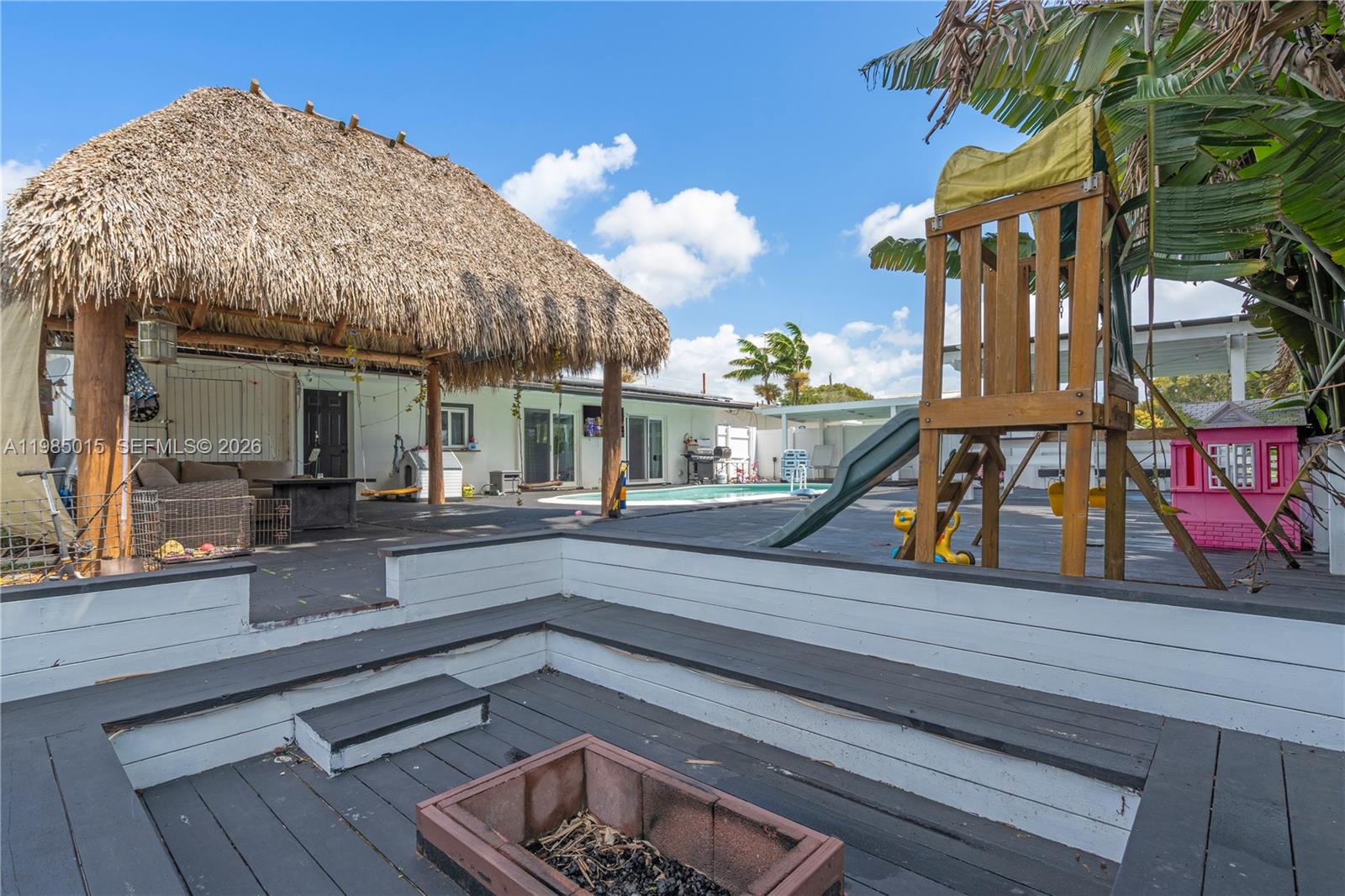 STIRLING LAKE - Residential