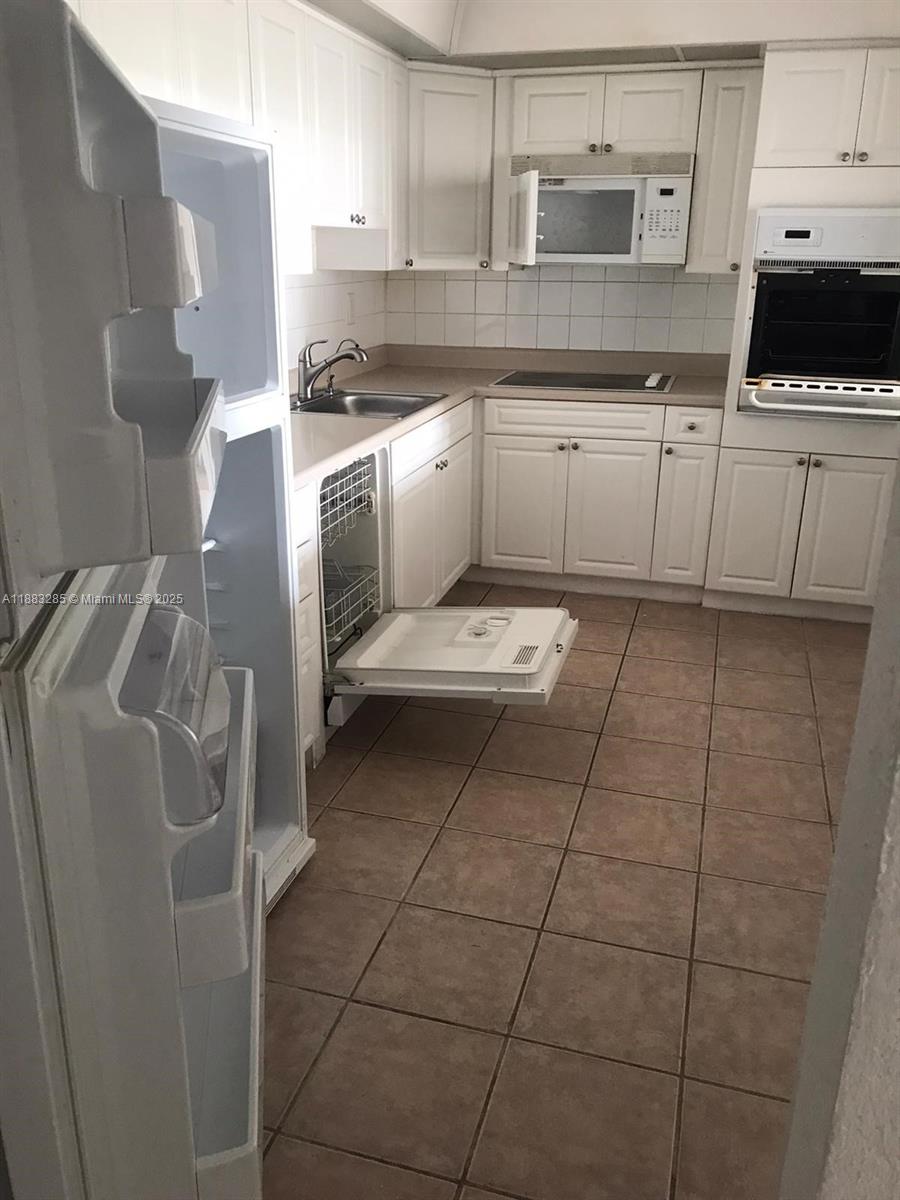 OCEANVIEW BUILDING B COND - Residential Lease