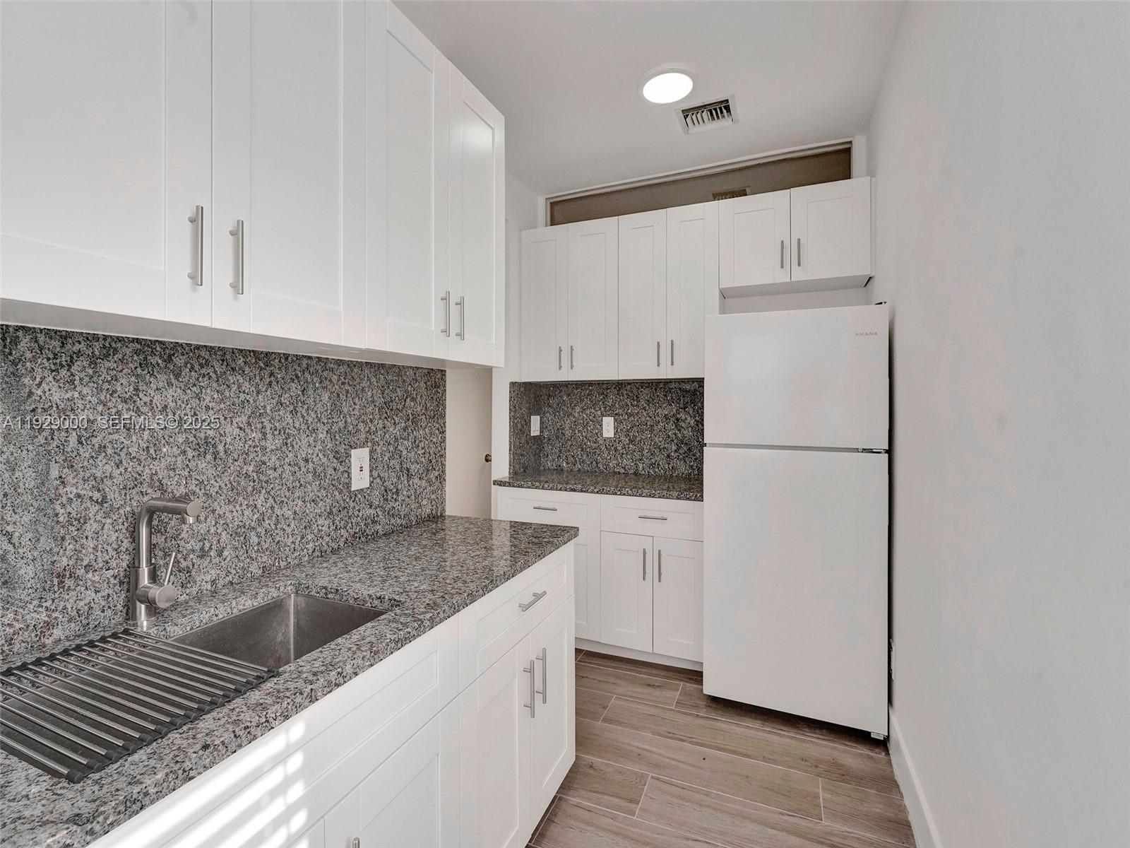 HOLLYWOOD - Residential Lease