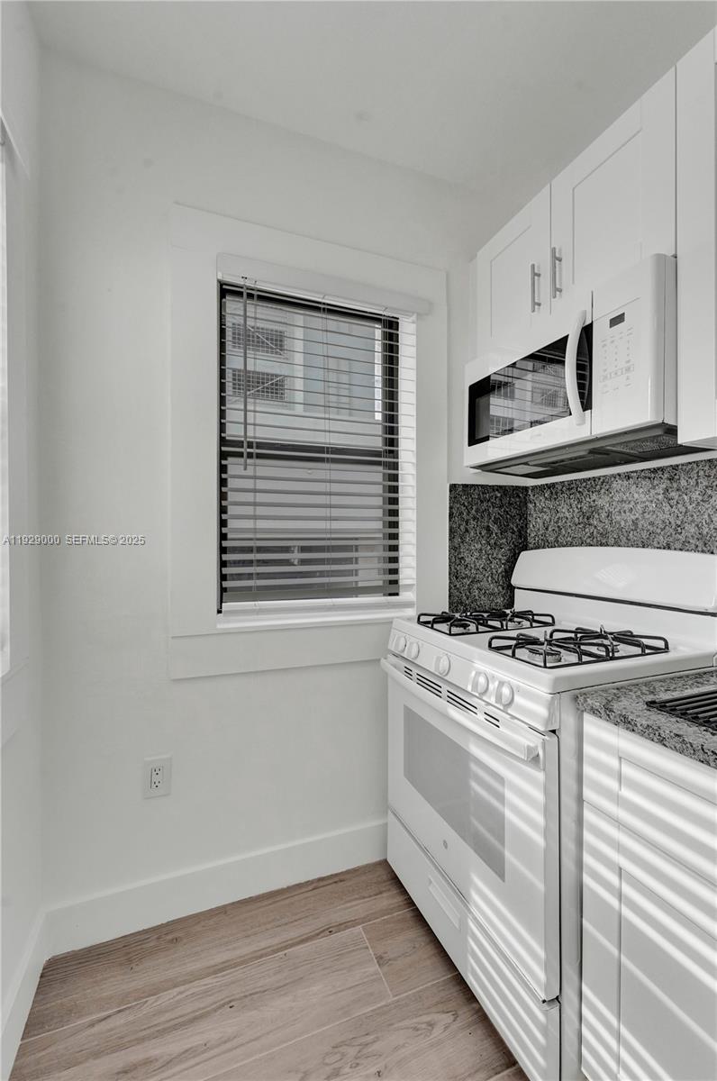 HOLLYWOOD - Residential Lease