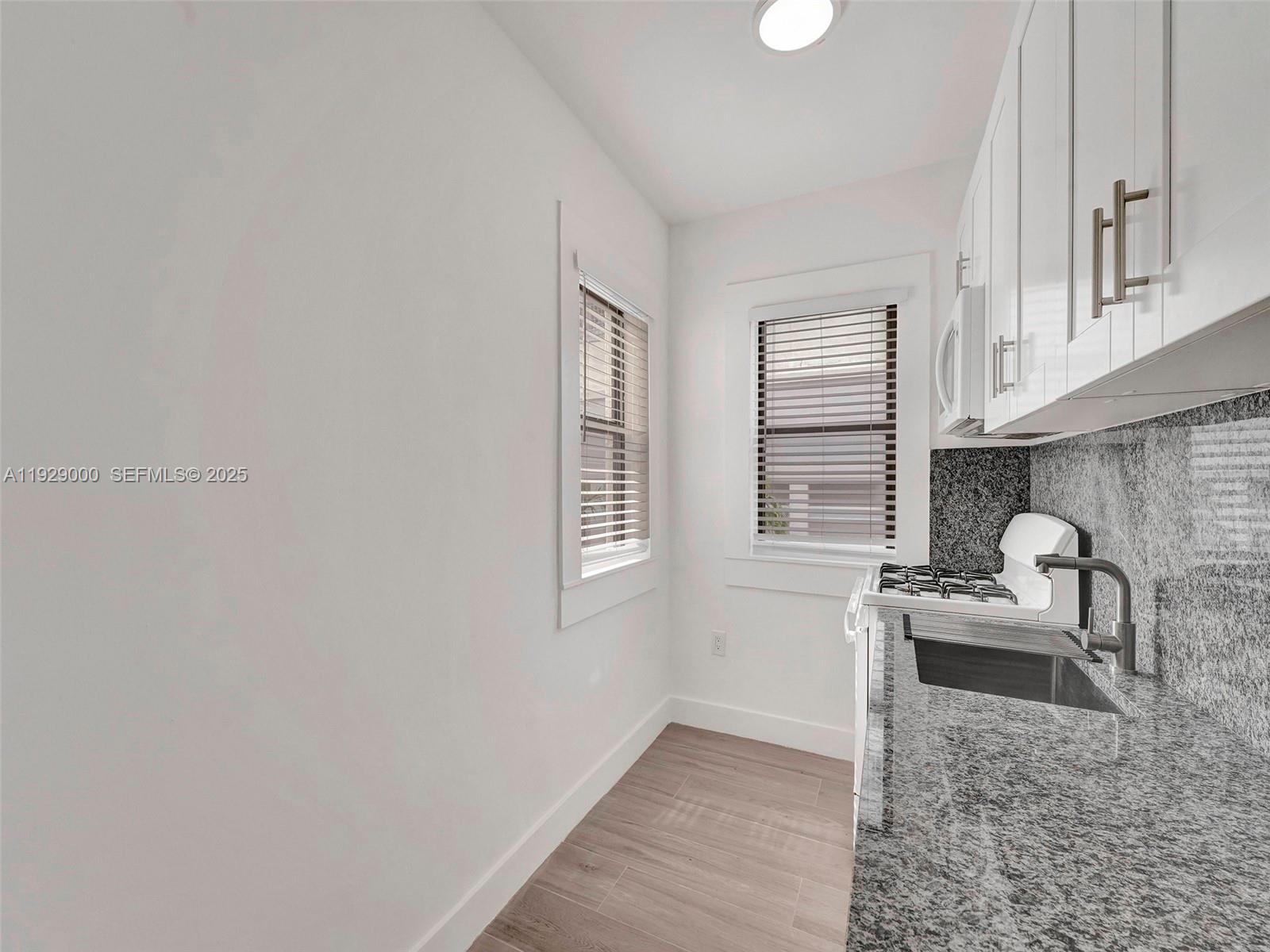 HOLLYWOOD - Residential Lease