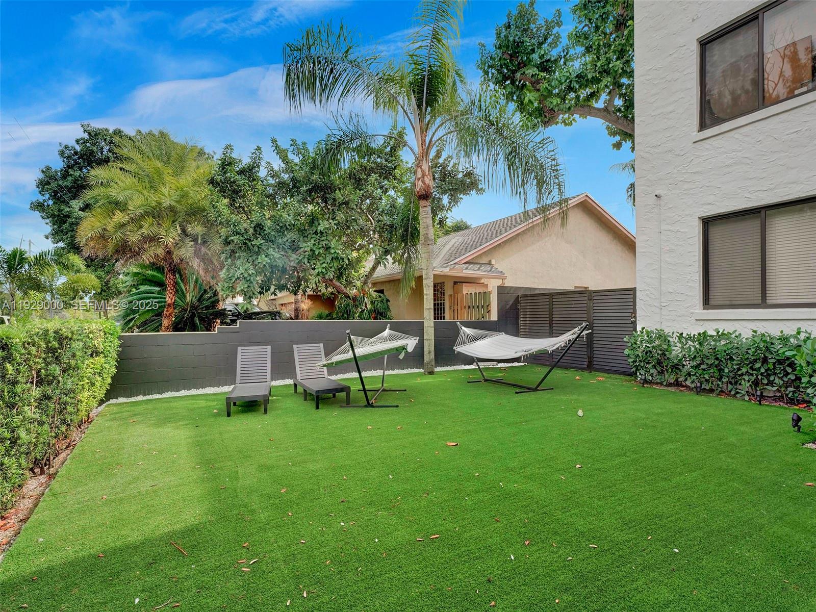 HOLLYWOOD - Residential Lease