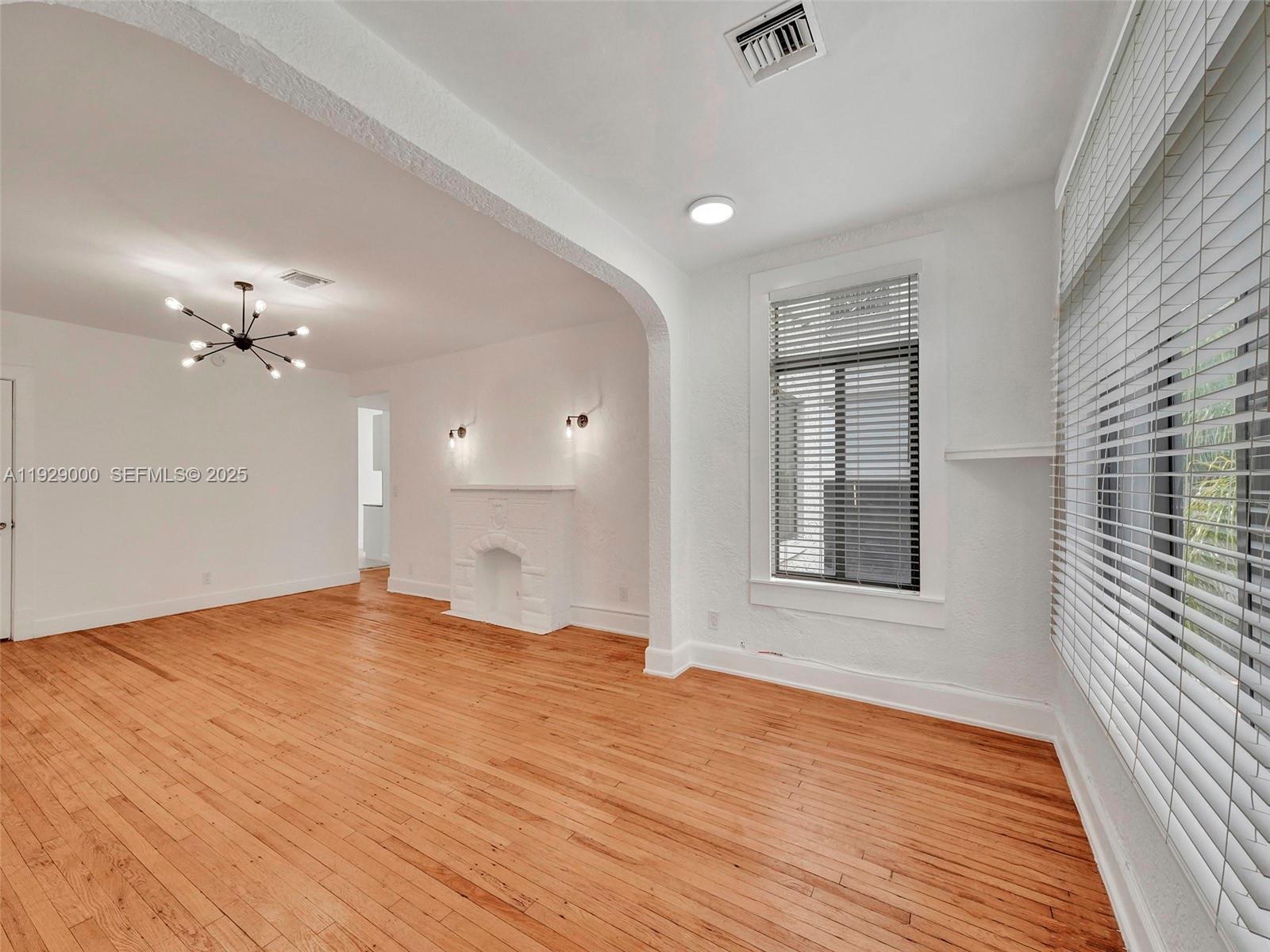 HOLLYWOOD - Residential Lease