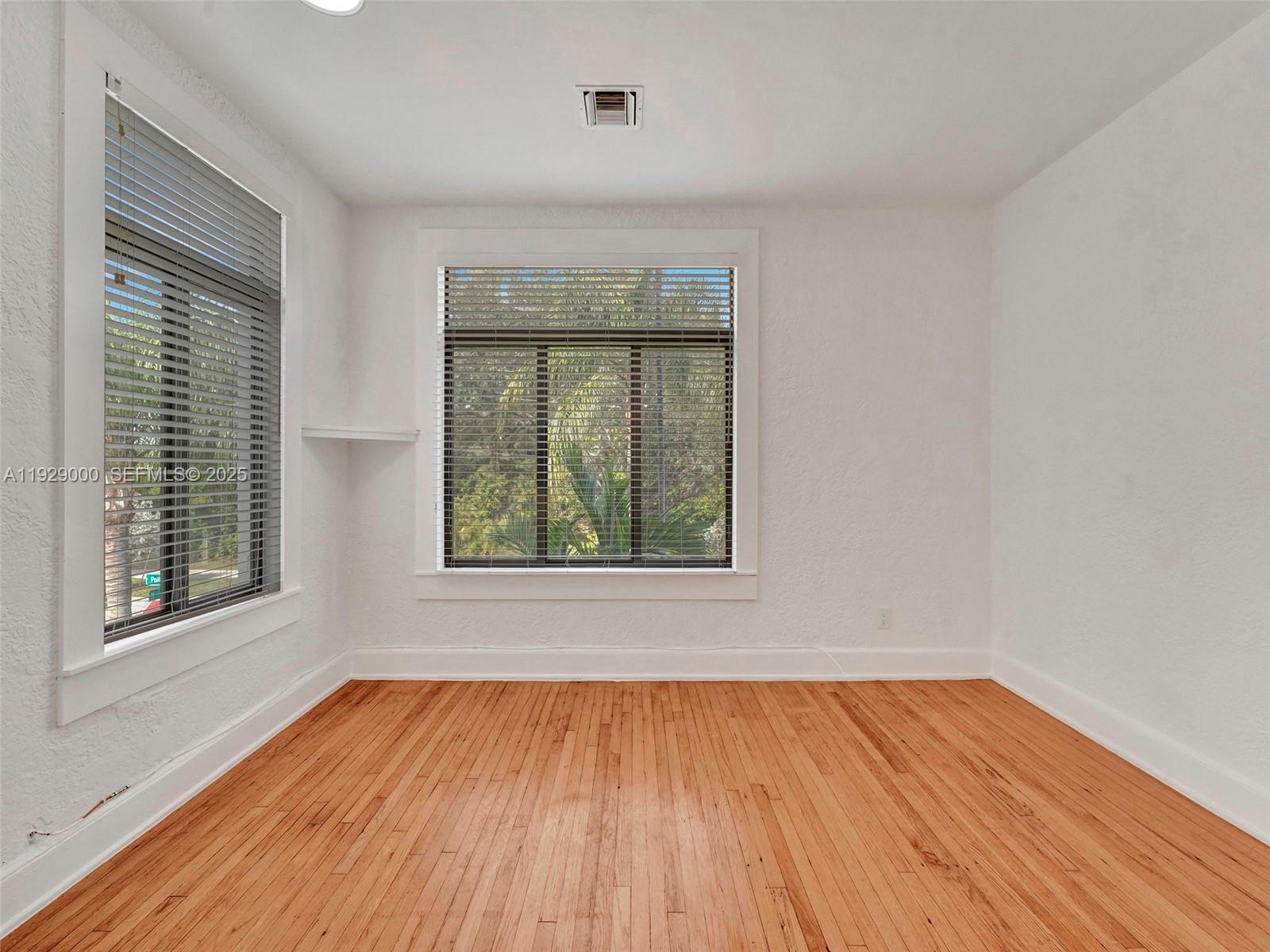 HOLLYWOOD - Residential Lease