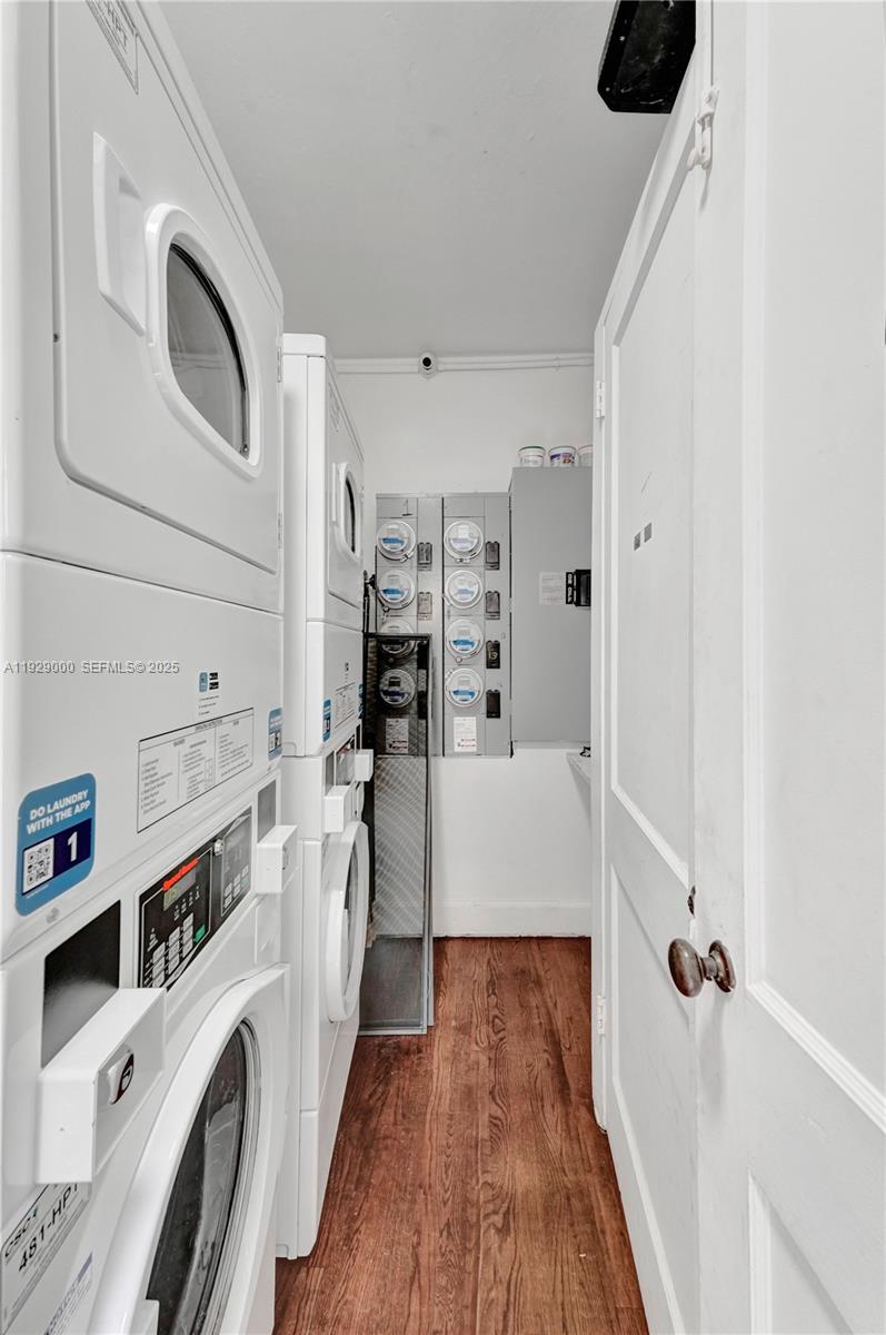 HOLLYWOOD - Residential Lease