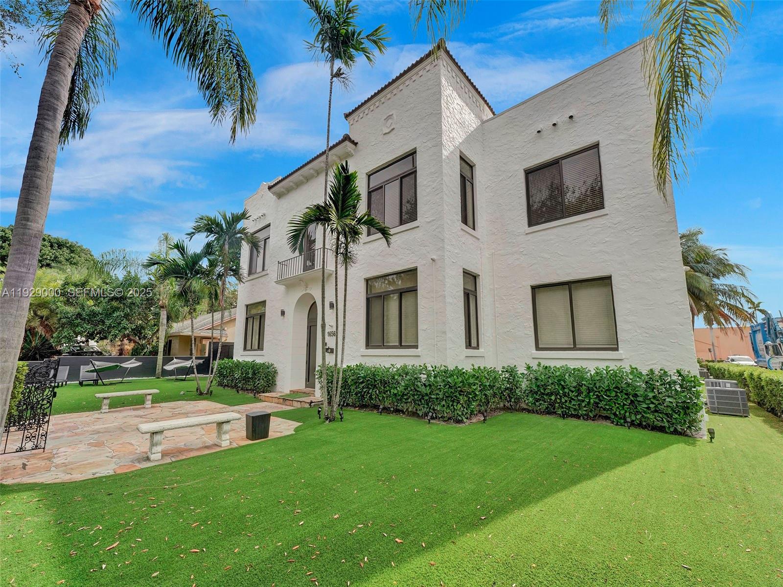 HOLLYWOOD - Residential Lease