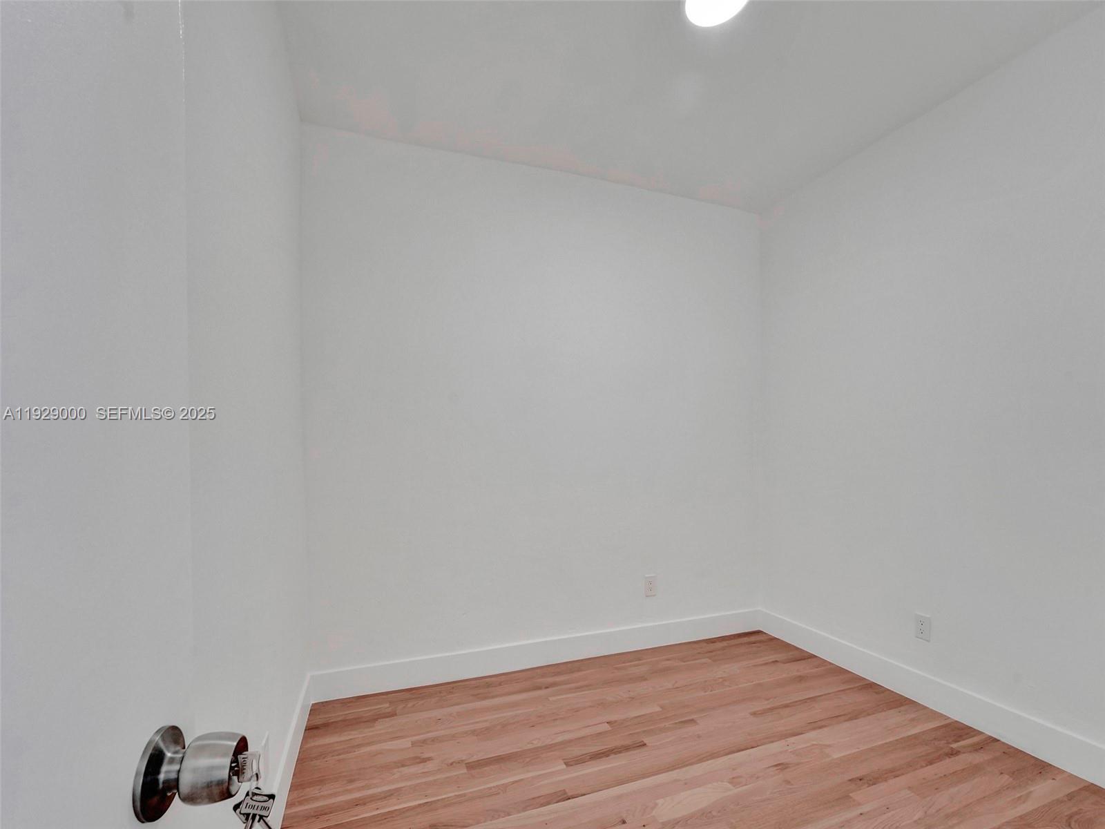 HOLLYWOOD - Residential Lease