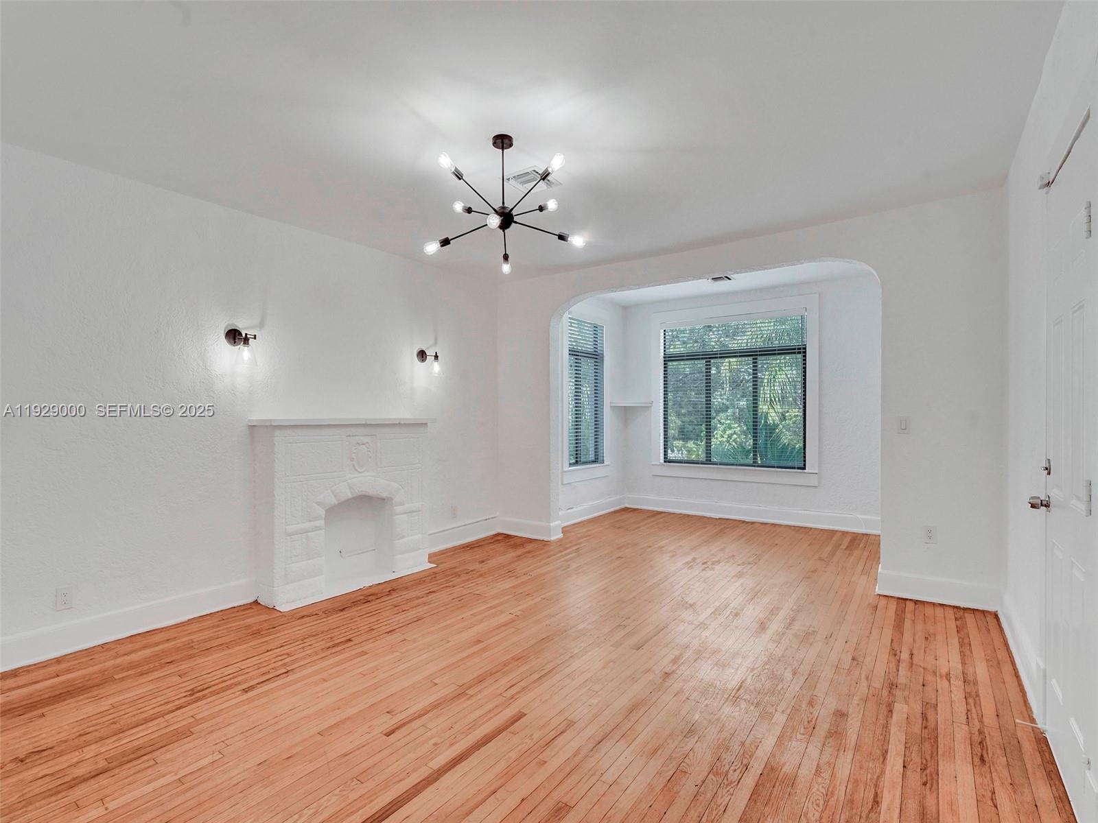 HOLLYWOOD - Residential Lease