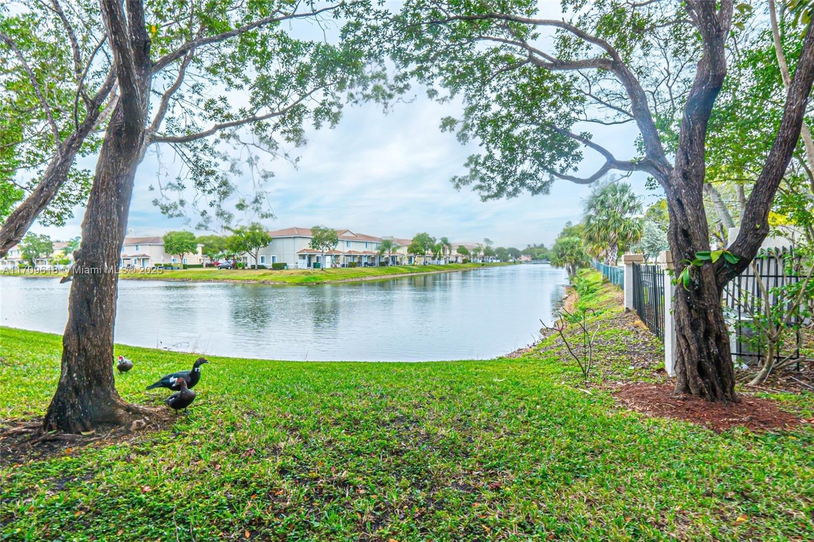 8873 N Isles Cir 8873