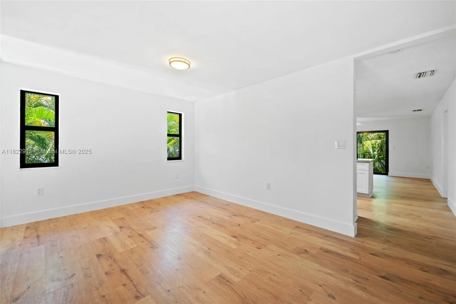 Miami, Florida 33133, United States, 3 Bedrooms Bedrooms, ,2 BathroomsBathrooms,Residential,Active,155986