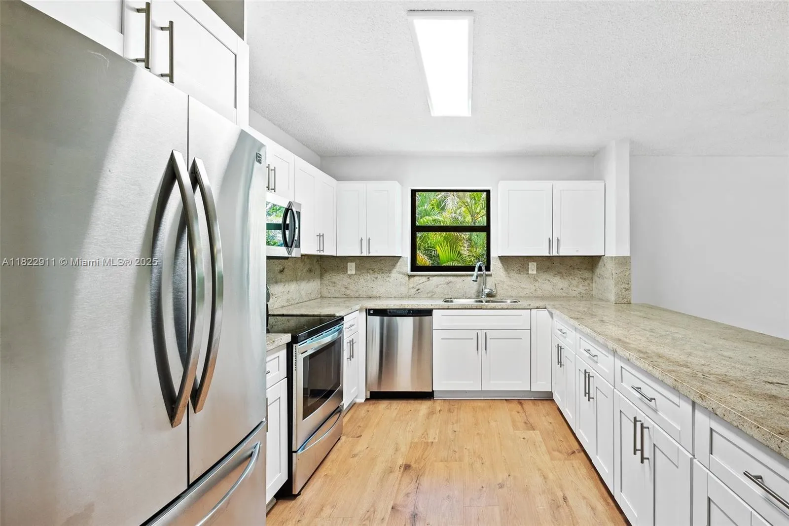 Miami, Florida 33133, United States, 3 Bedrooms Bedrooms, ,2 BathroomsBathrooms,Residential,Active,155986