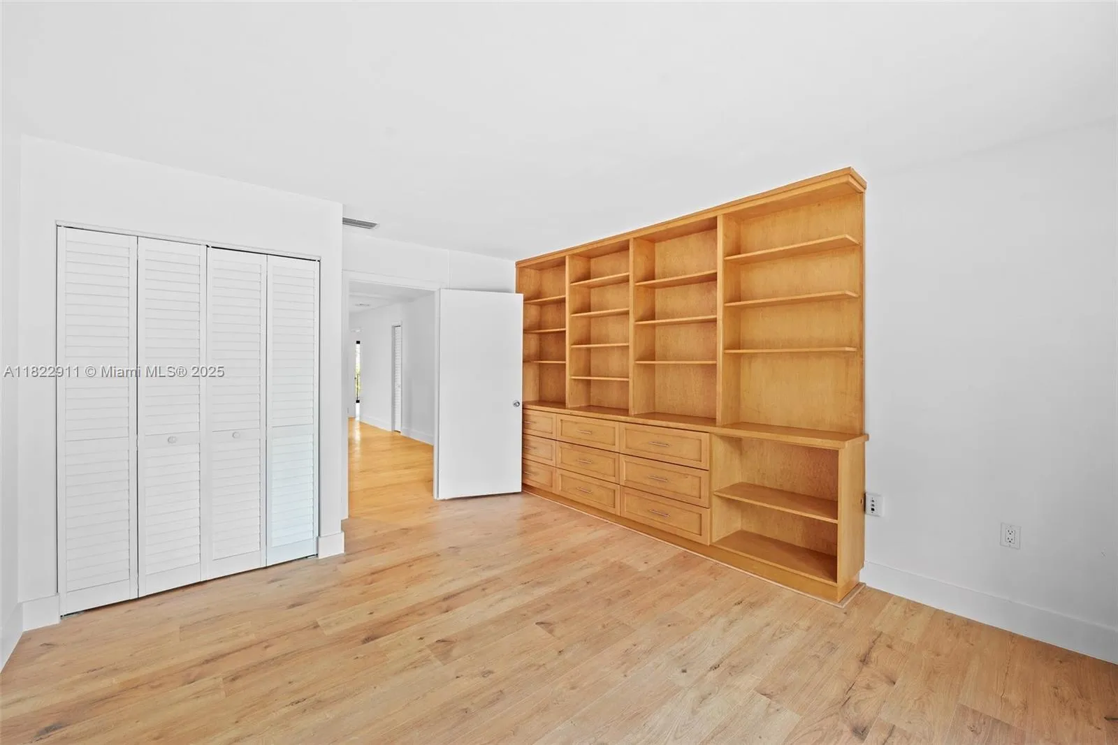 Miami, Florida 33133, United States, 3 Bedrooms Bedrooms, ,2 BathroomsBathrooms,Residential,Active,155986