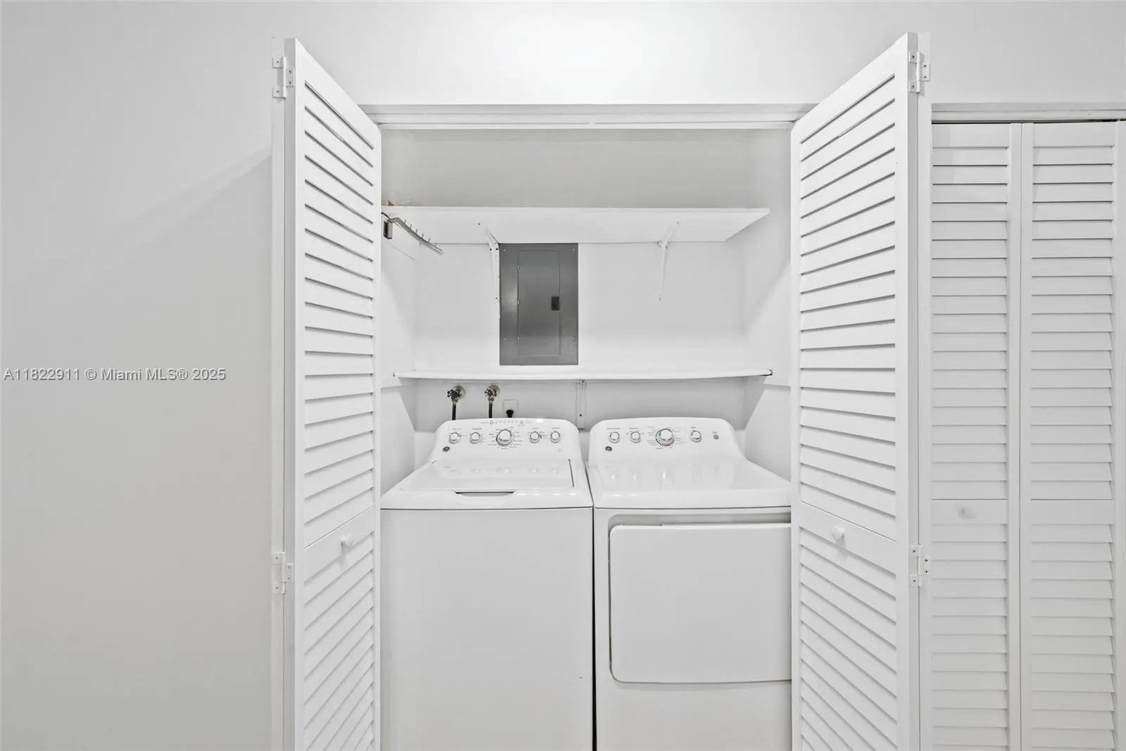 Miami, Florida 33133, United States, 3 Bedrooms Bedrooms, ,2 BathroomsBathrooms,Residential,Active,155986