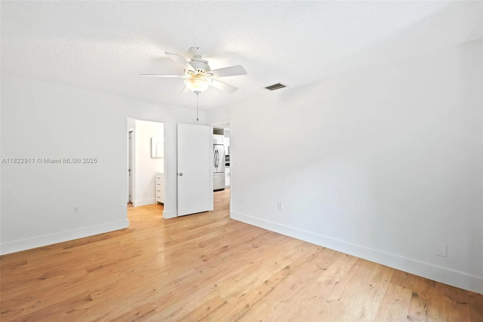 Miami, Florida 33133, United States, 3 Bedrooms Bedrooms, ,2 BathroomsBathrooms,Residential,Active,155986