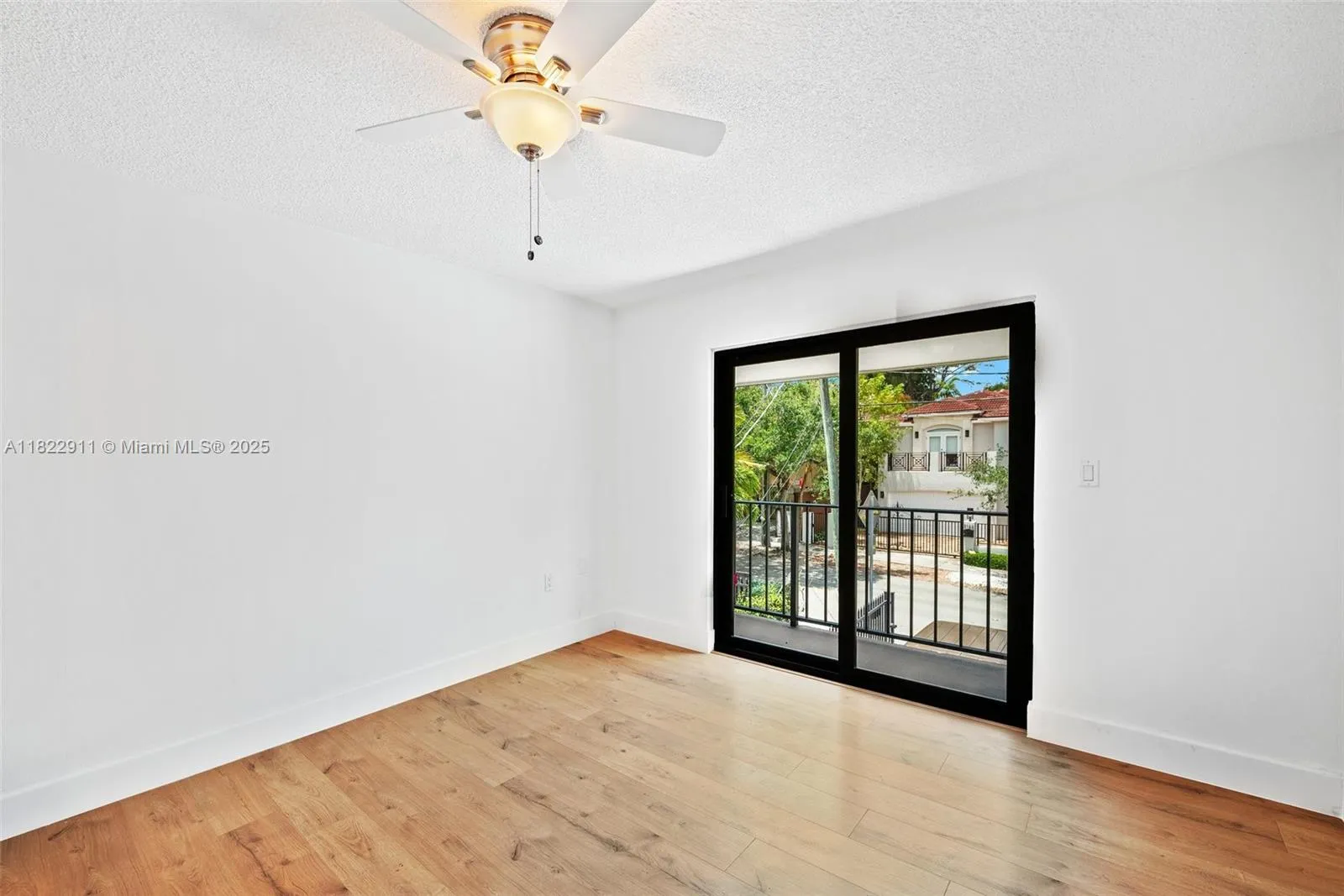 Miami, Florida 33133, United States, 3 Bedrooms Bedrooms, ,2 BathroomsBathrooms,Residential,Active,155986