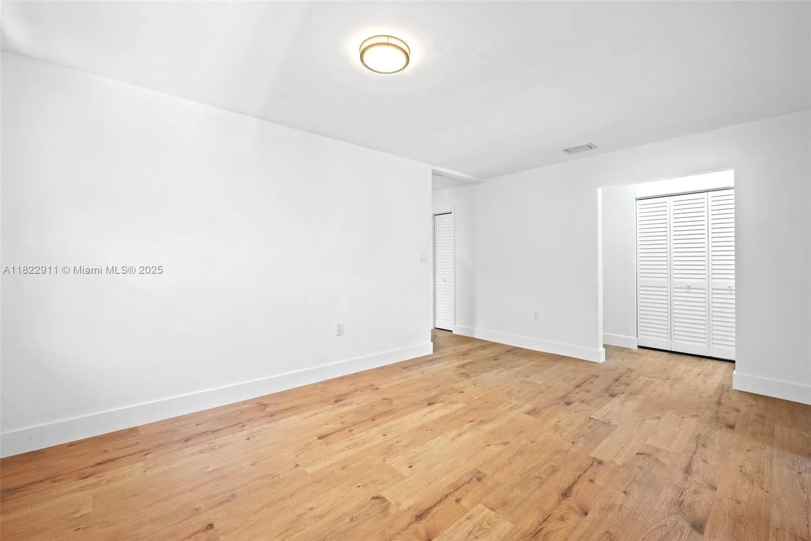 Miami, Florida 33133, United States, 3 Bedrooms Bedrooms, ,2 BathroomsBathrooms,Residential,Active,155986