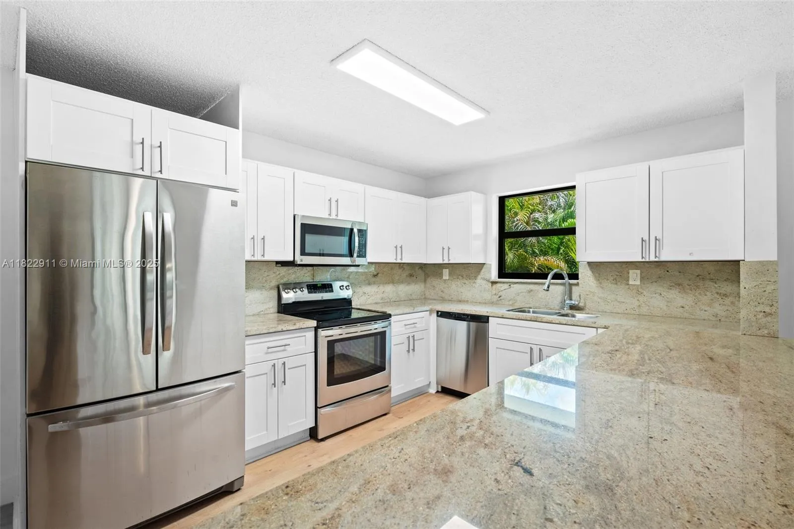 Miami, Florida 33133, United States, 3 Bedrooms Bedrooms, ,2 BathroomsBathrooms,Residential,Active,155986