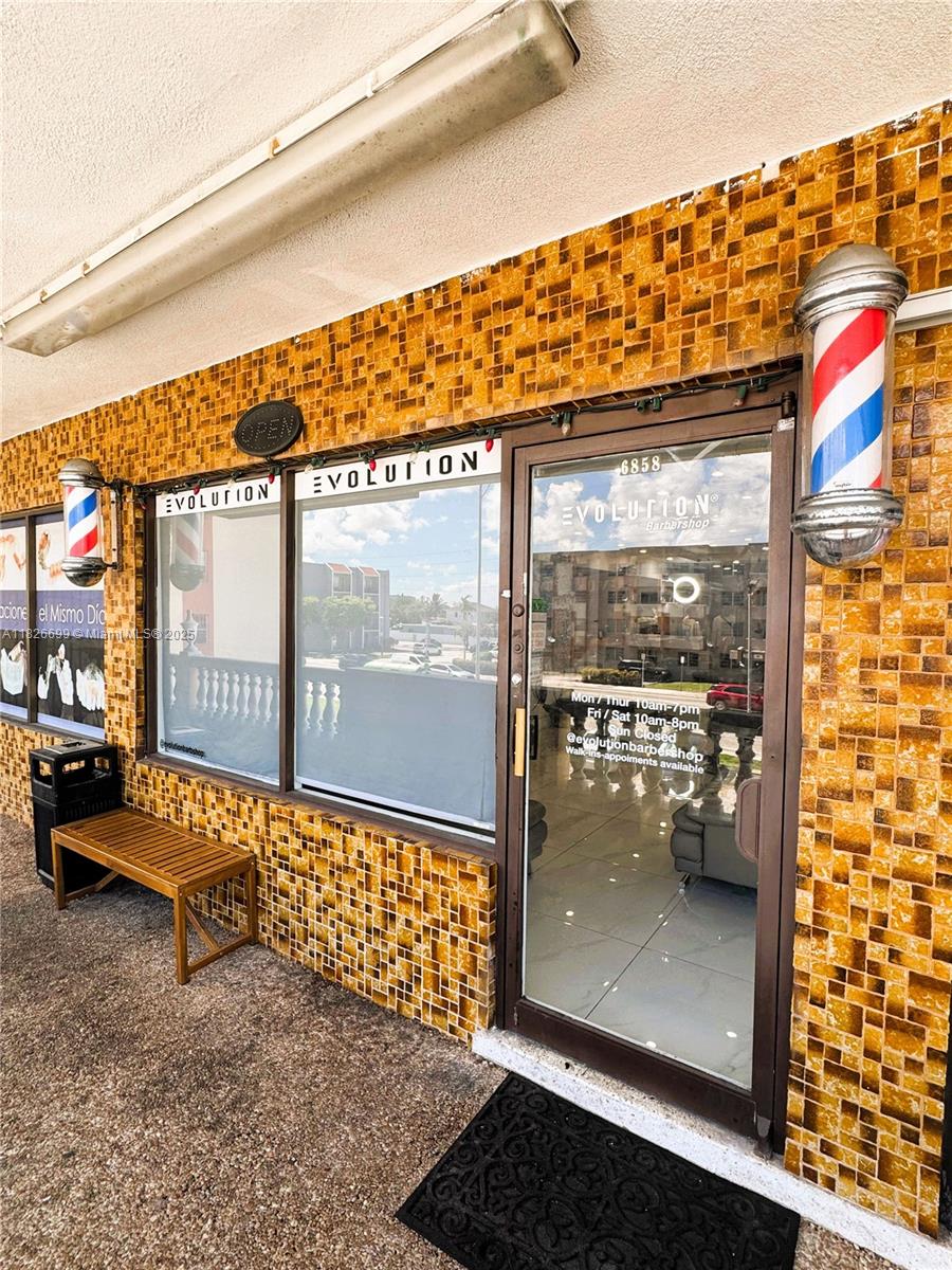 Fully operational and stylish Barbershop for sale in high-traffic plaza on West Flagler. (Business only — Real Estate not Included. Current lease is $2,450/month and runs through June 2027. Equipped with 6 barber stations, new A/C unit with 10-year warranty, modern décor, and a comfortable waiting area featuring high-resolution TVs and PlayStation 5 console. Sale includes all inventory, furniture, and equipment.
TURNKEY OPPORTUNITY IN A PRIME MIAMI LOCATION