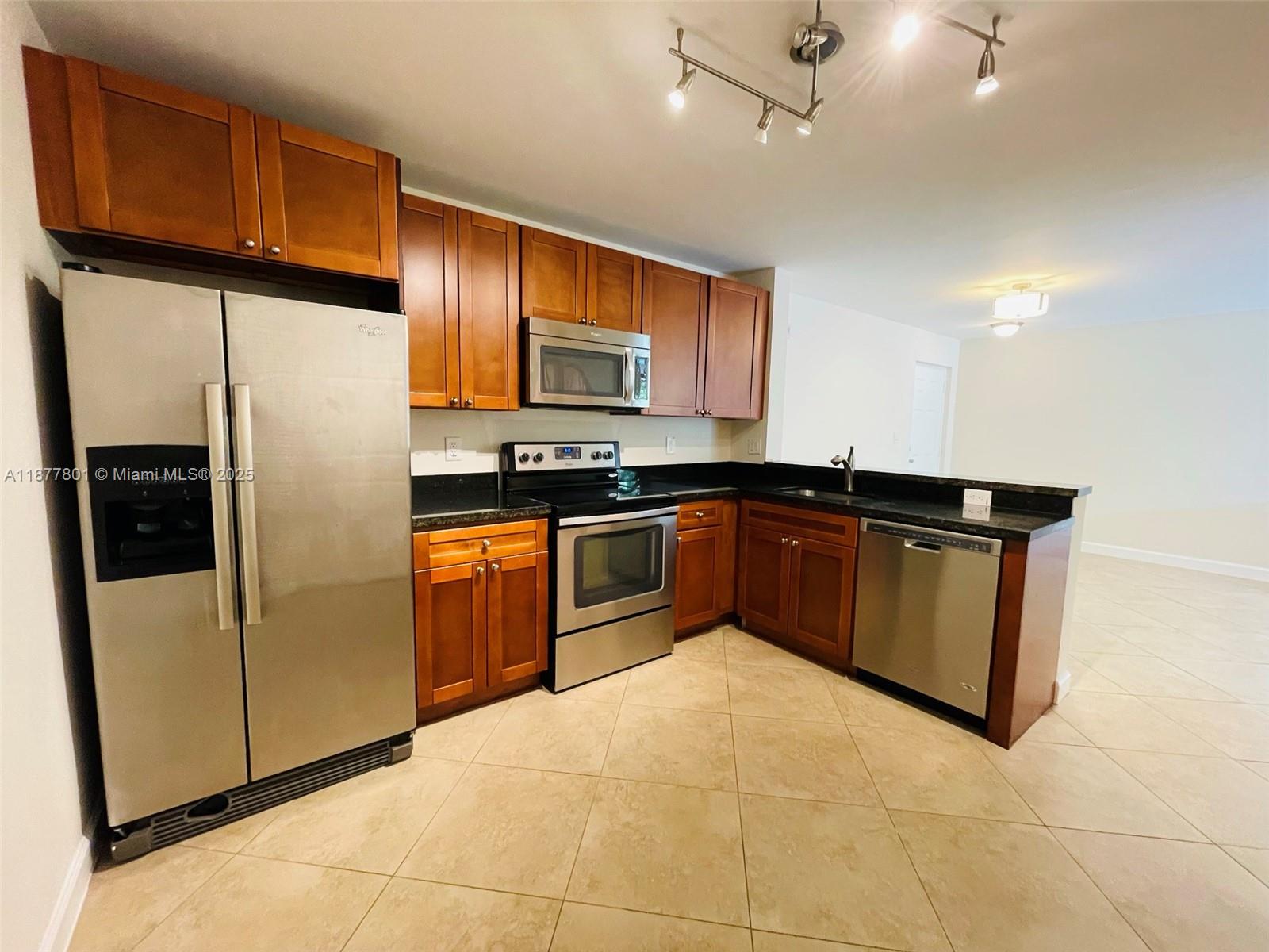 Available first week of August. Modernized one bedroom condo featuring porcelain floors, granite & wood kitchen with stainless steel appliances, open layout provides a wonderful sense of space. Eat in kitchen with bar, dining room, family room + large balcony allows for great Florida living. Community amenities include; gated entrance, state of the art gym, stunning pool, tennis courts & fish stocked lakes. Centrally located, minutes to Sawgrass Mills, 3 Universities, 20 min to the Fort Lauderdale Beach, Airport & Downtown Ft Lauderdale. 640 min credit score plus proof of income.