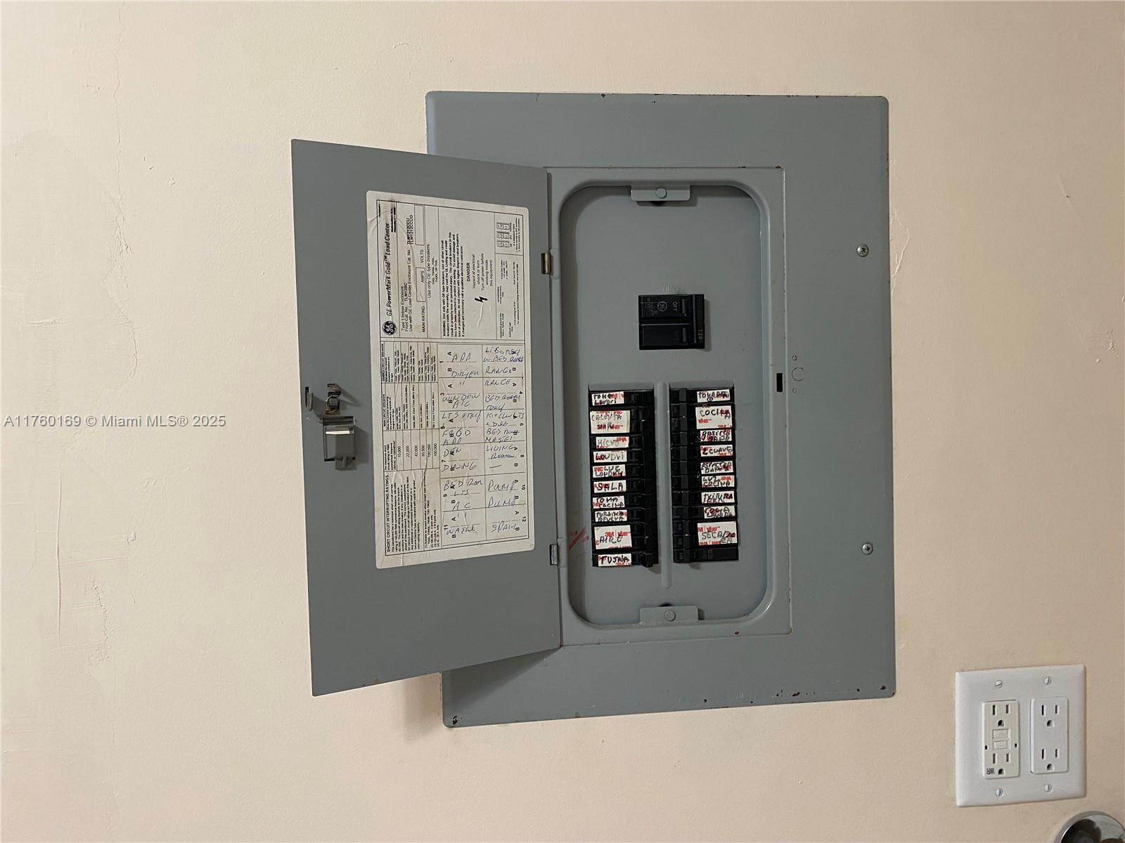 CAROL CITY 1 ST ADDN - Residential