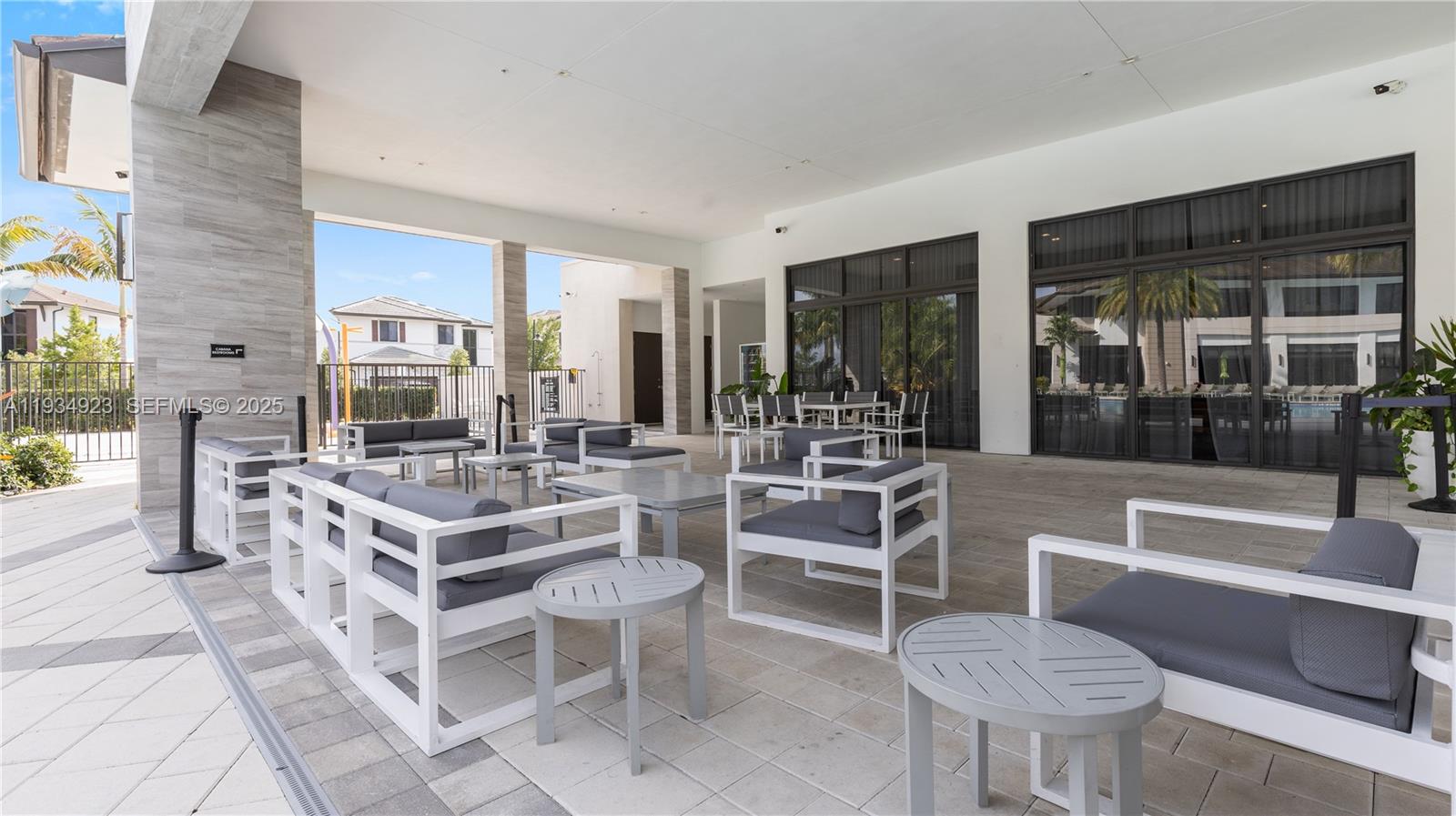 DOWNTOWN DORAL SOUTH PHAS - Residential