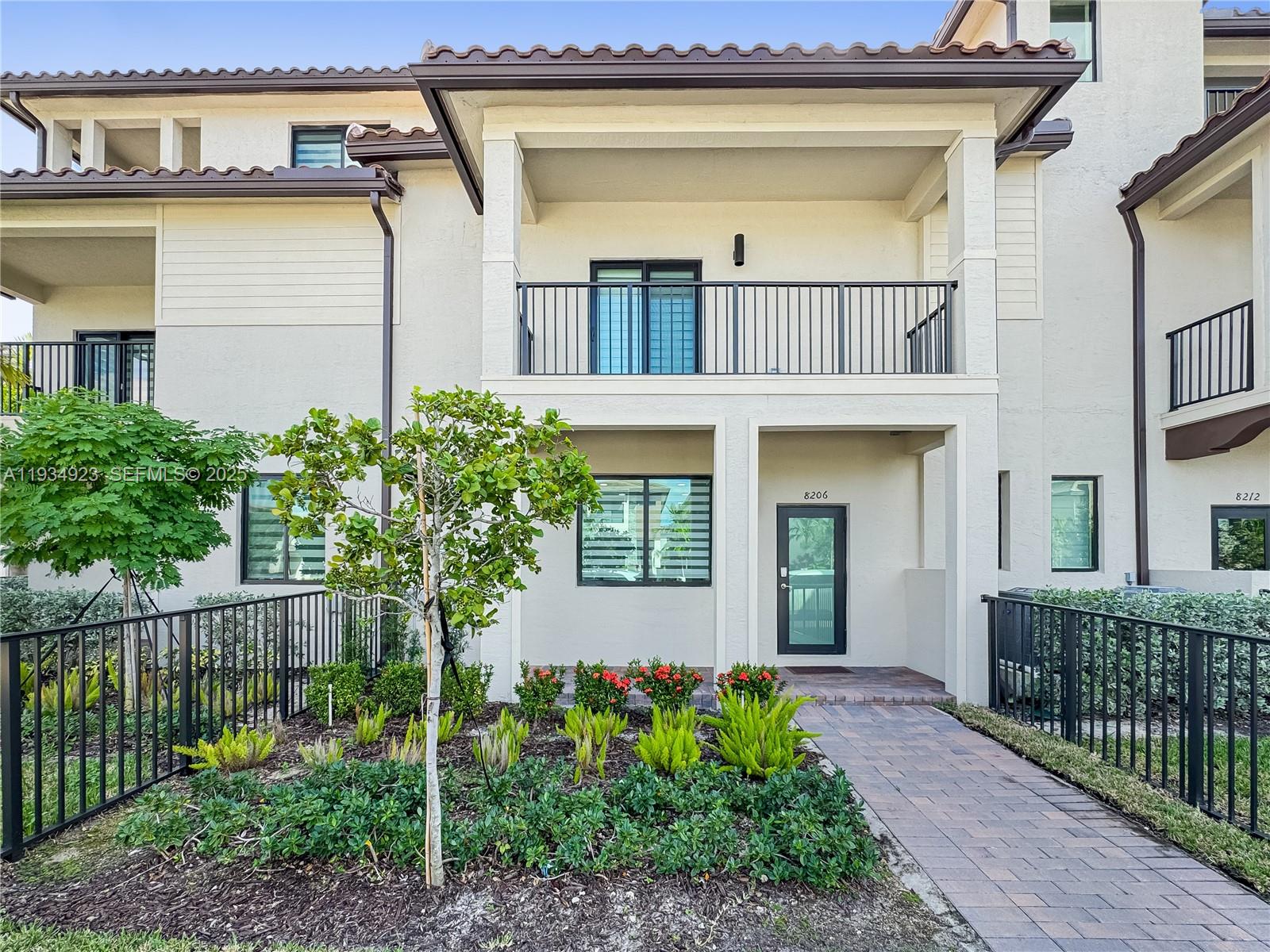 DOWNTOWN DORAL SOUTH PHAS - Residential