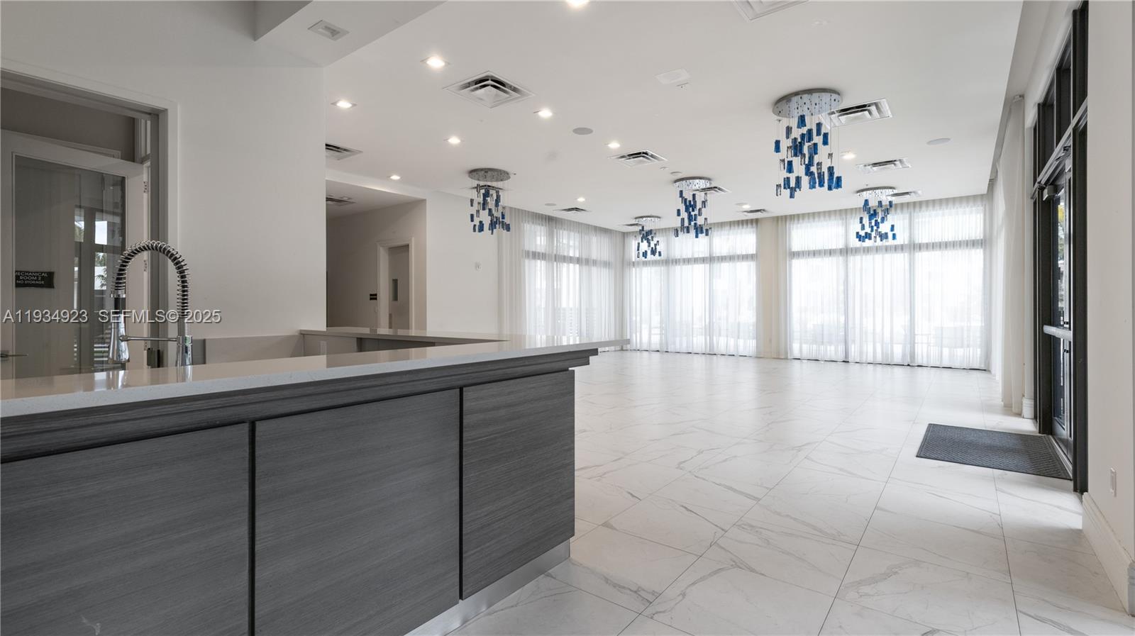 DOWNTOWN DORAL SOUTH PHAS - Residential