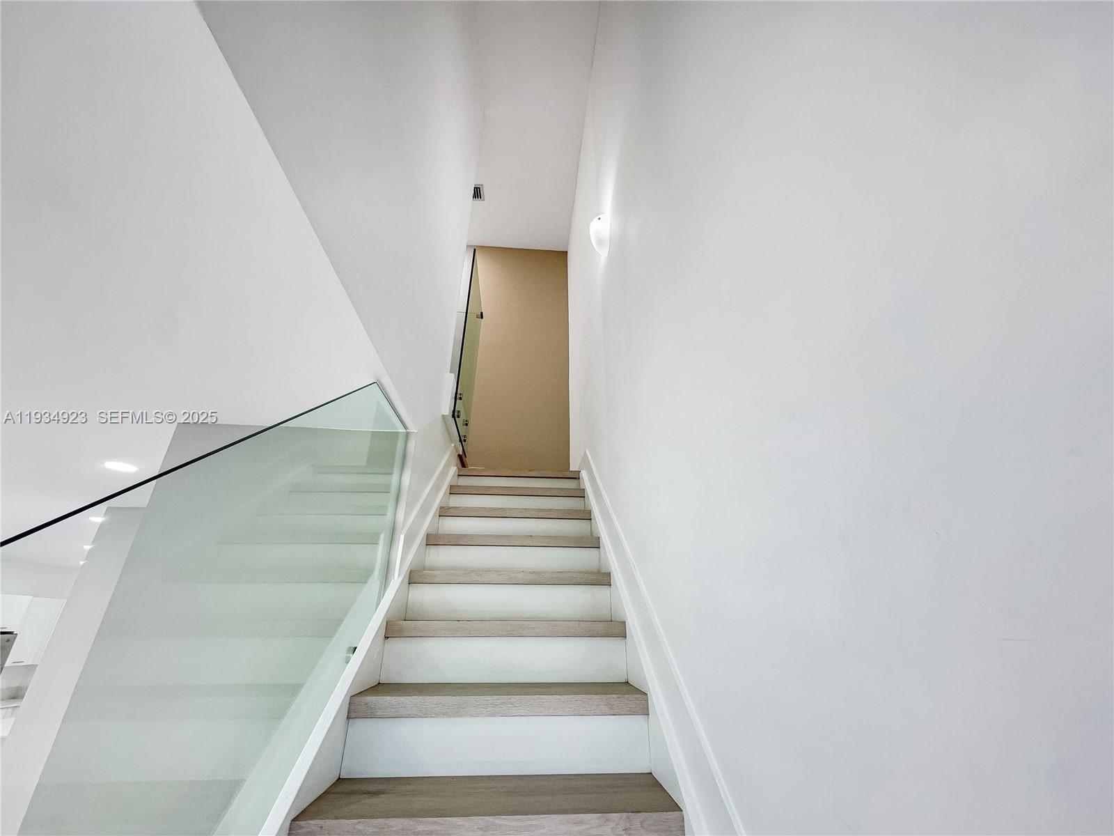 DOWNTOWN DORAL SOUTH PHAS - Residential