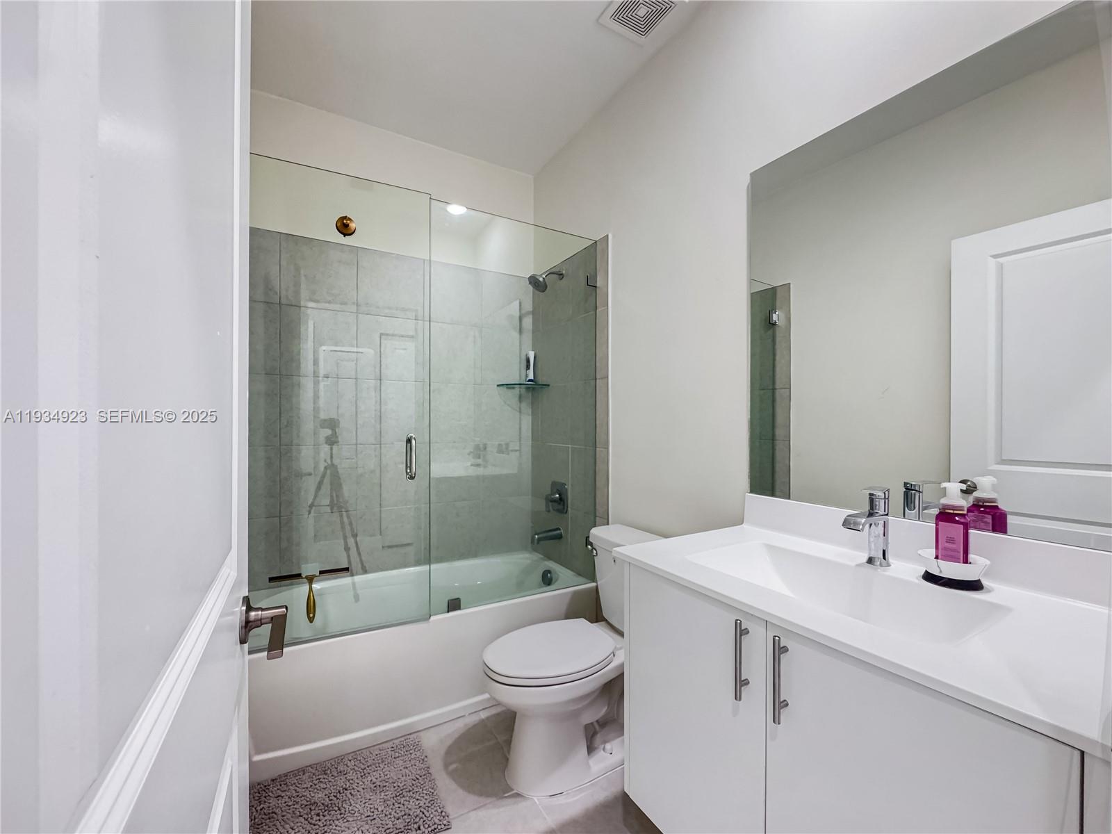 DOWNTOWN DORAL SOUTH PHAS - Residential