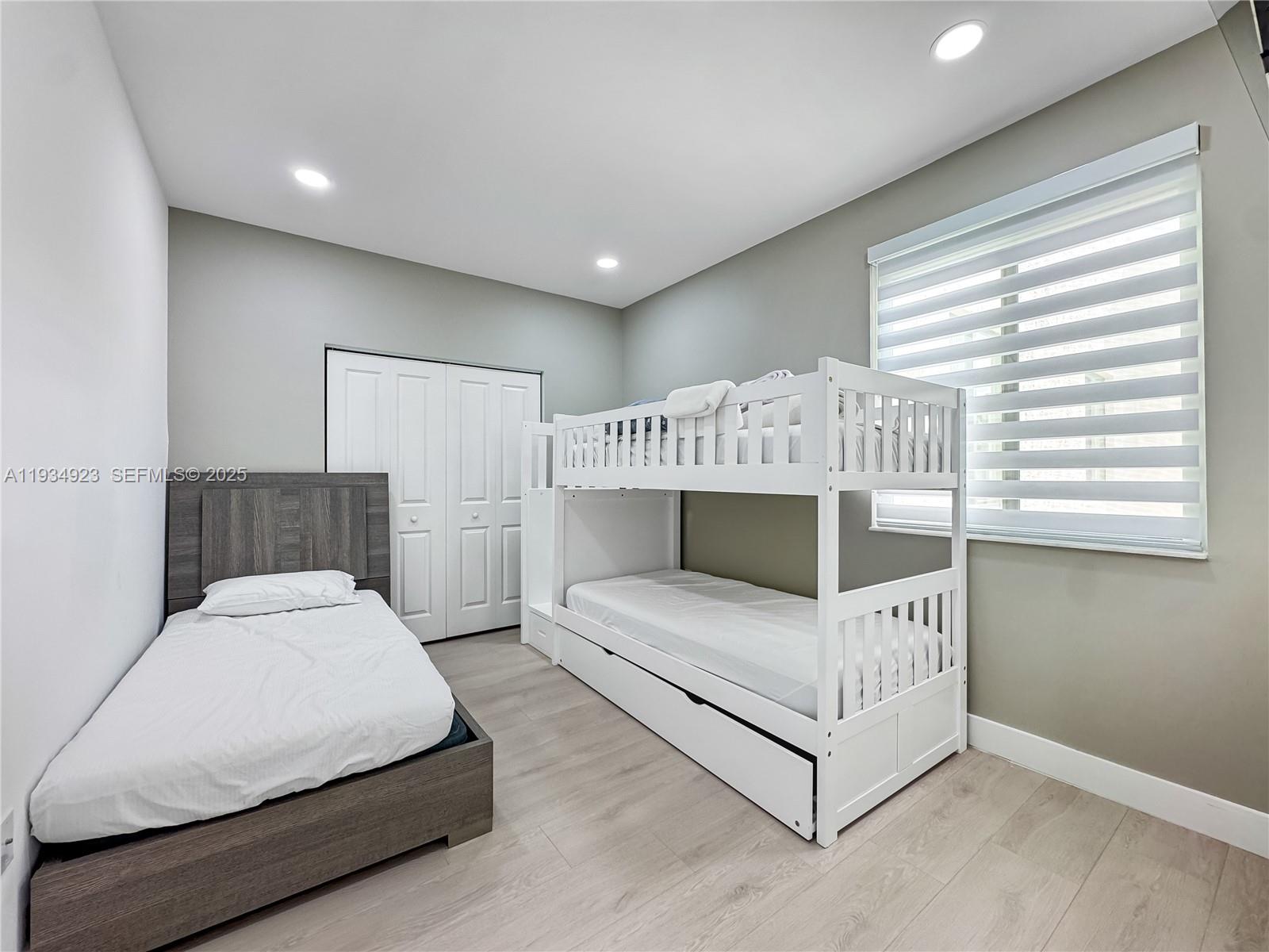 DOWNTOWN DORAL SOUTH PHAS - Residential