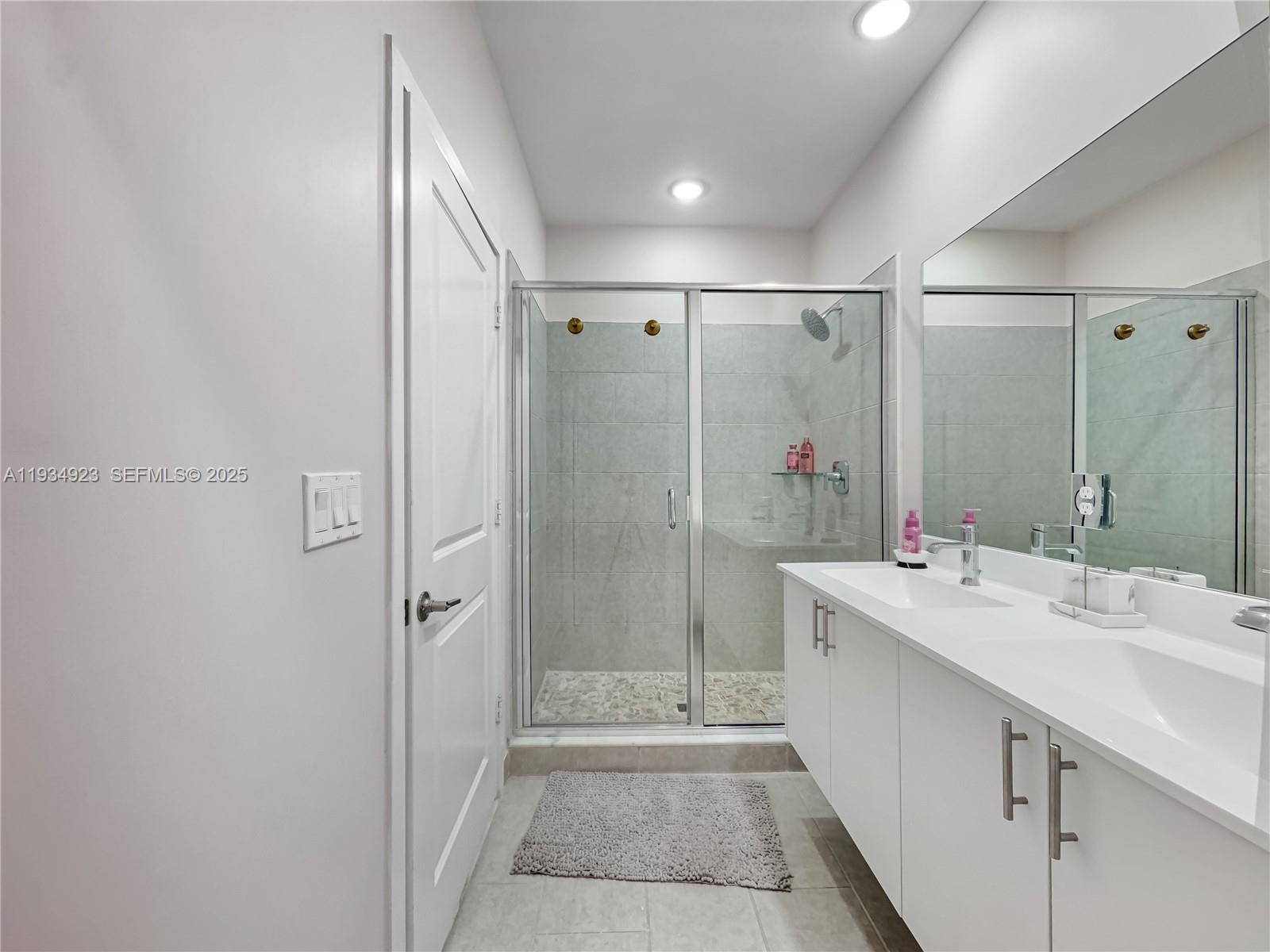 DOWNTOWN DORAL SOUTH PHAS - Residential