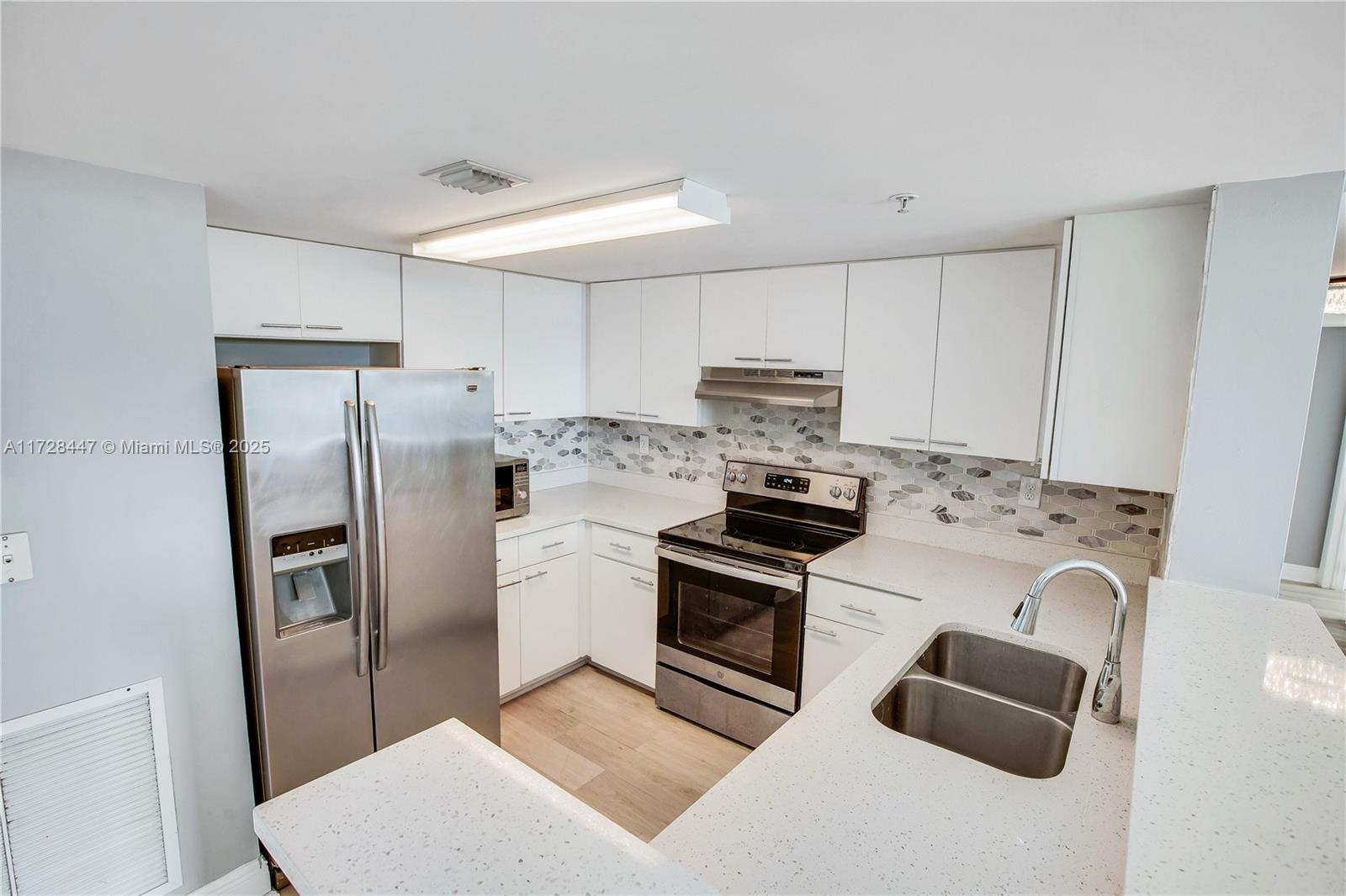 THE ASTON CONDO - Residential