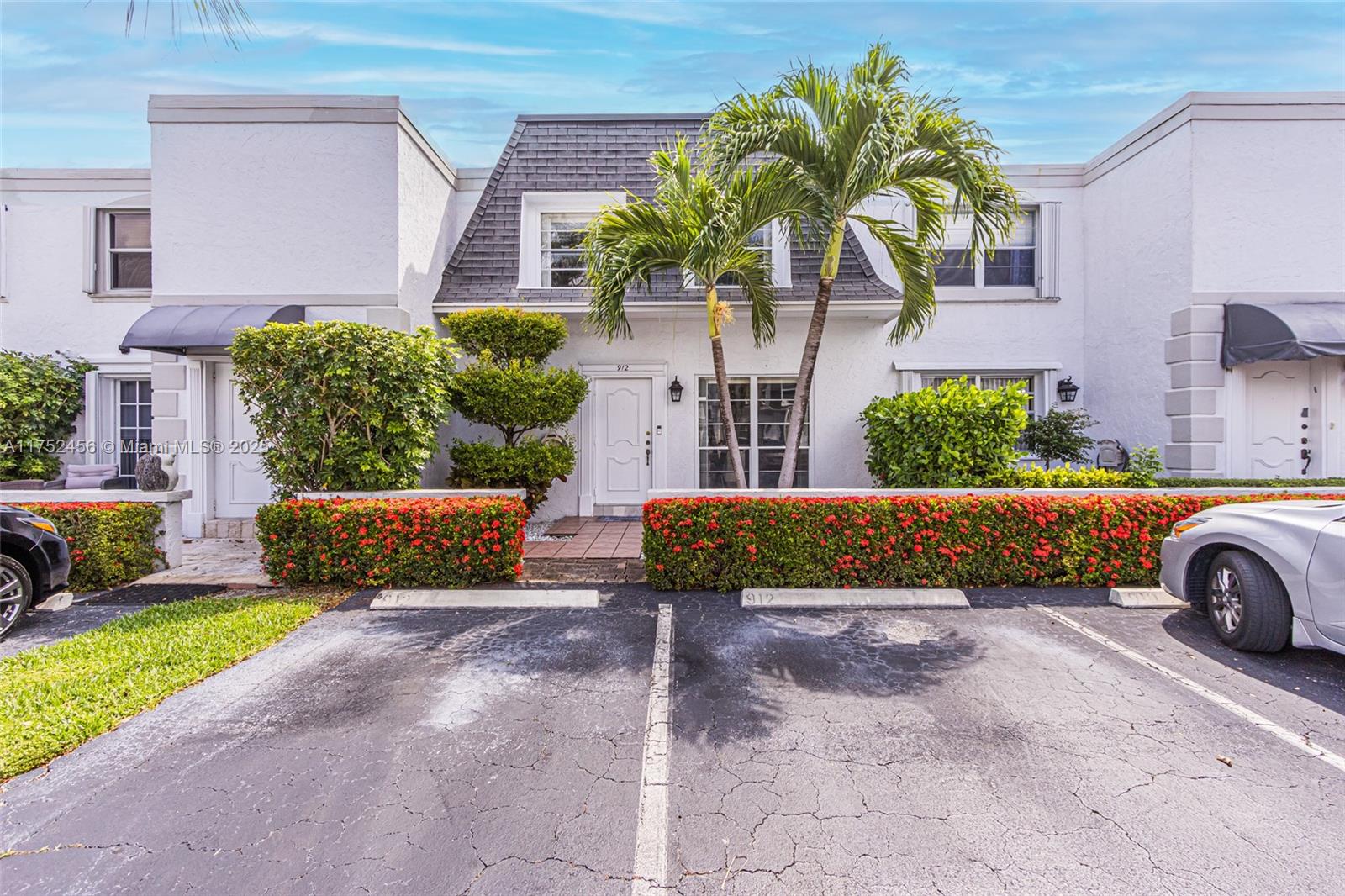 Property for Sale at 912 Ne 27th Ave 912, Hallandale Beach, Broward County, Florida - Bedrooms: 3 
Bathrooms: 3  - $530,000