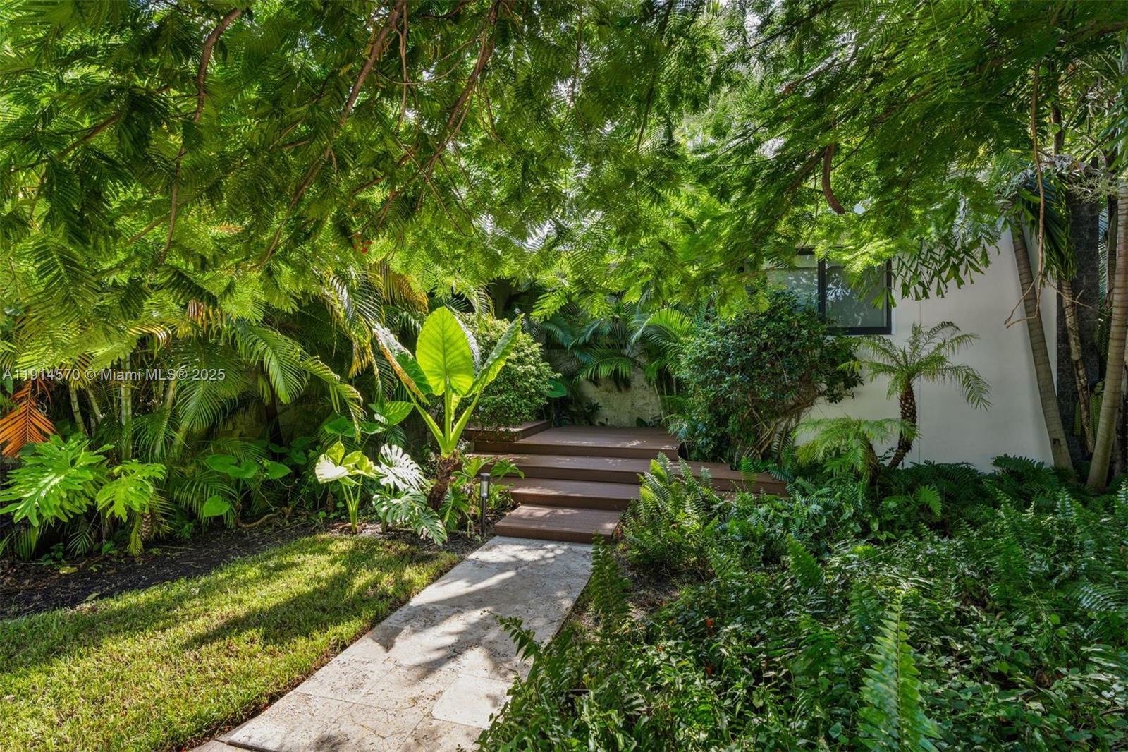 SUNSET ISLANDS-ISLAND NO - Residential