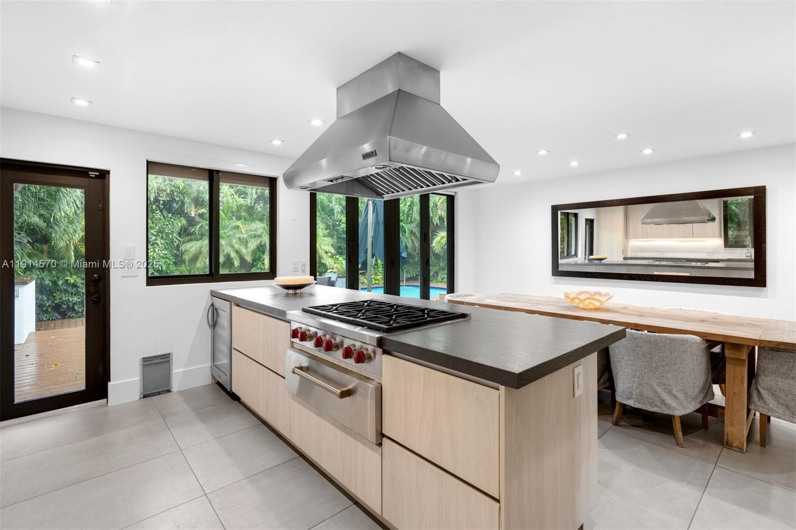 SUNSET ISLANDS-ISLAND NO - Residential