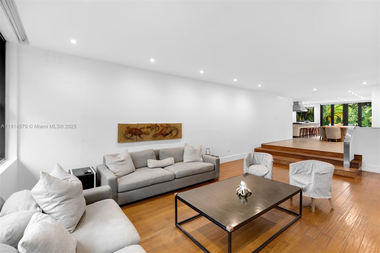 SUNSET ISLANDS-ISLAND NO - Residential