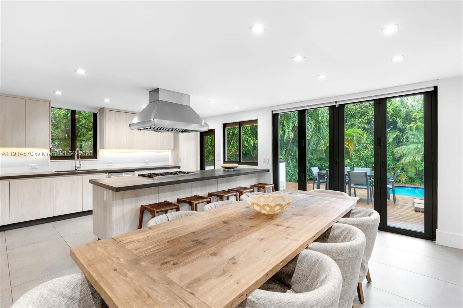 SUNSET ISLANDS-ISLAND NO - Residential